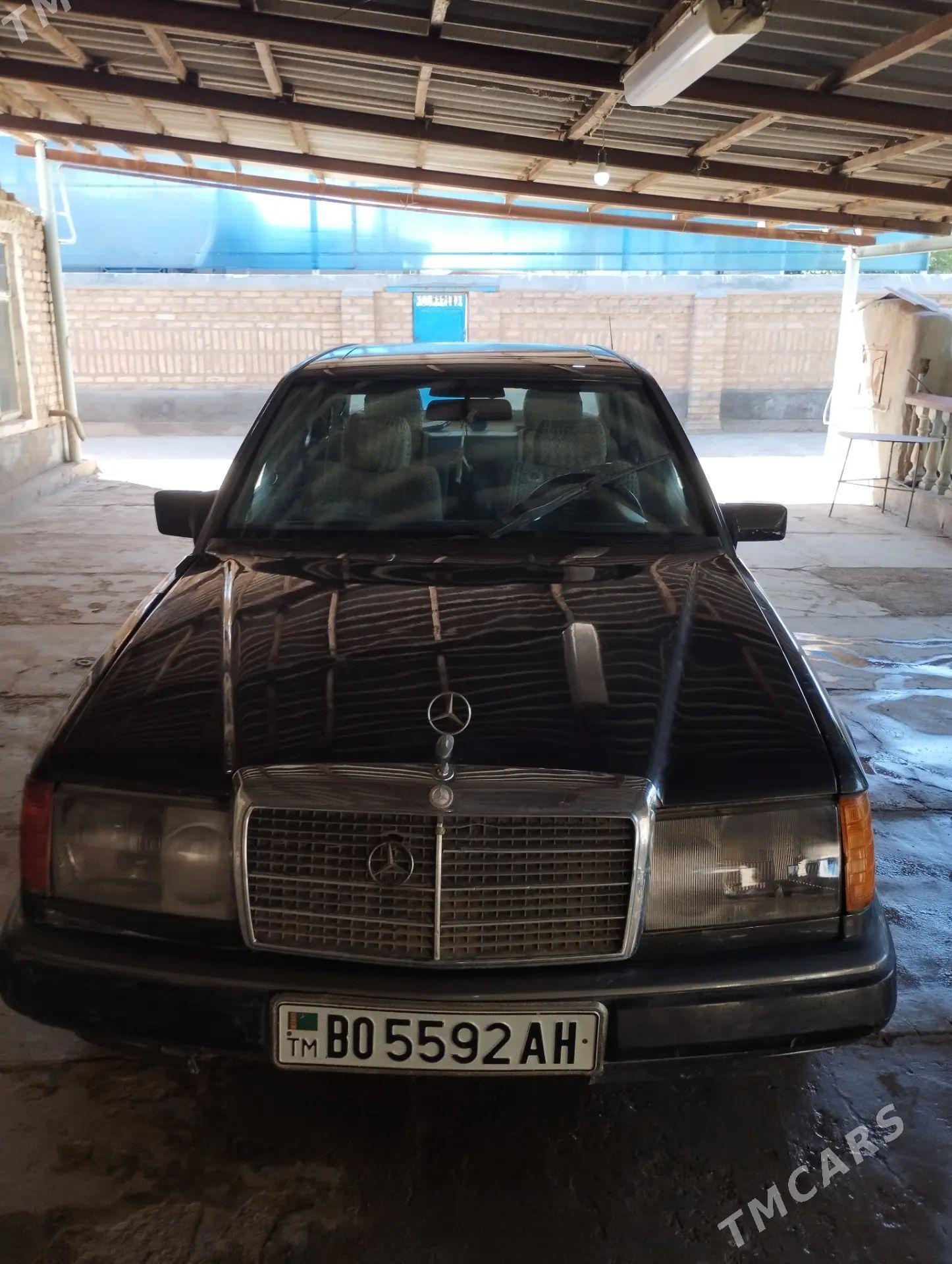 Mercedes-Benz 230E 1992 - 35 000 TMT - Теджен - img 1