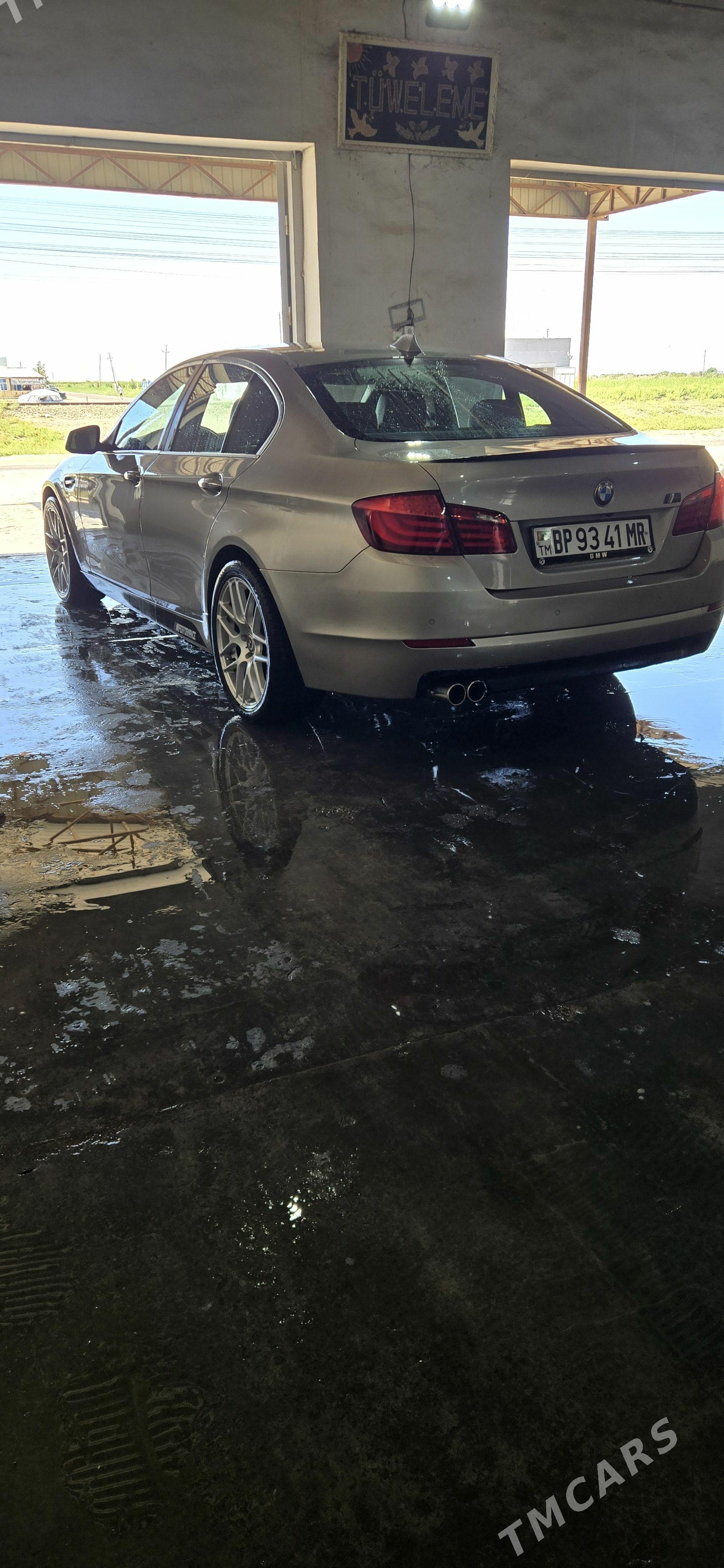 BMW F10 2011 - 300 000 TMT - Байрамали - img 1