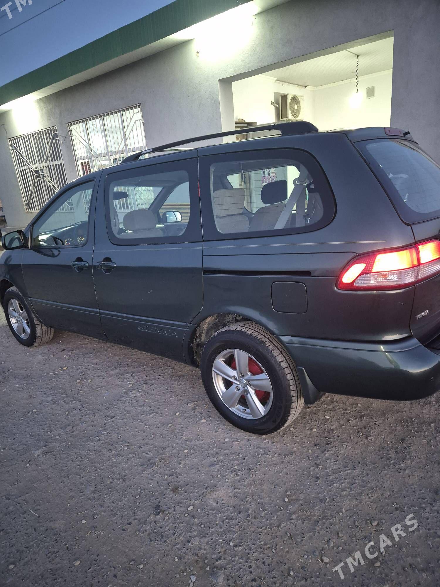 Toyota Sienna 2001 - 180 000 TMT - Халач - img 1