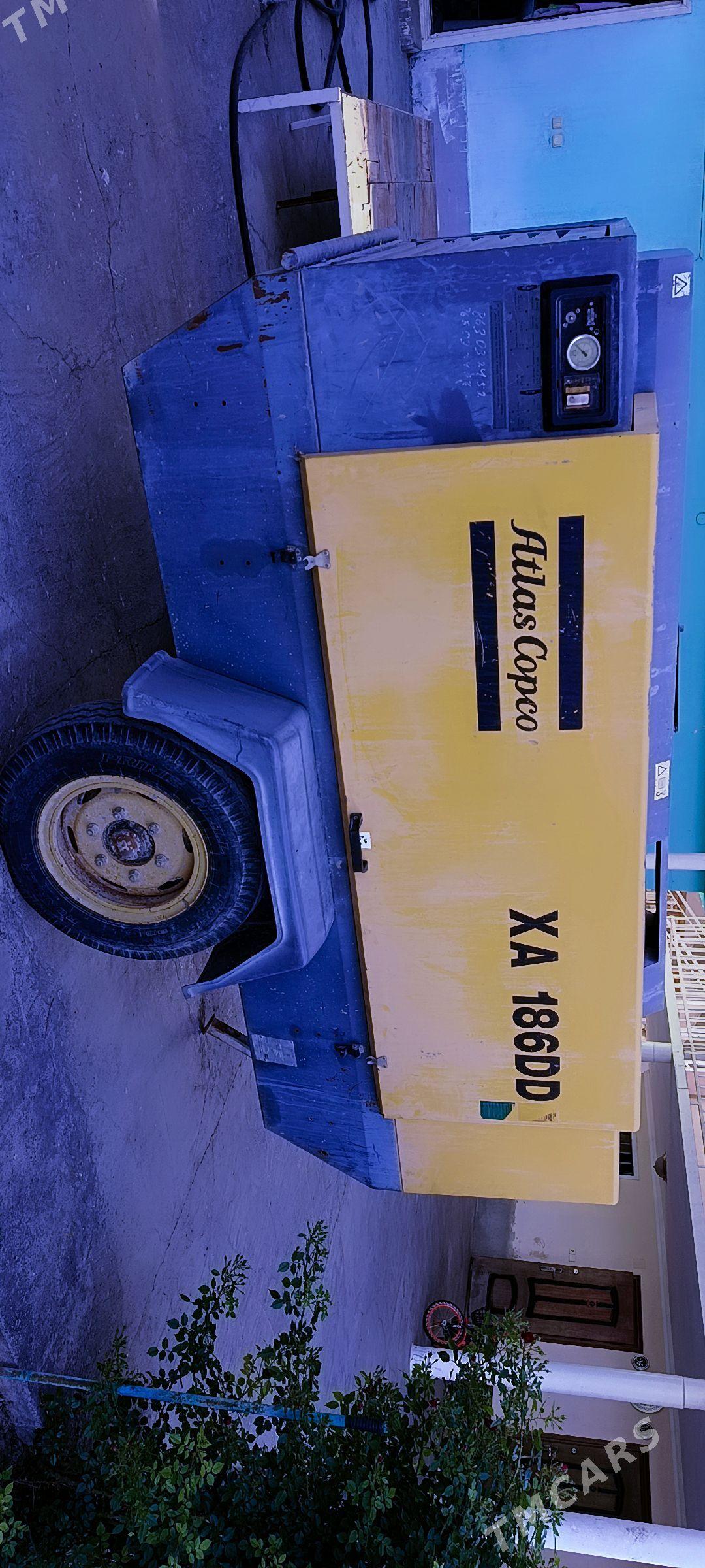 JCB 3CX ECO 2009 - 160 000 TMT - Aşgabat - img 1