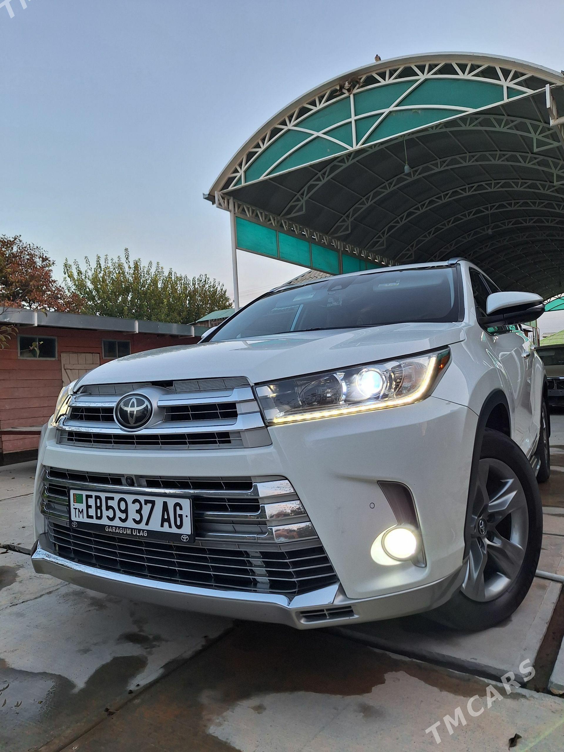 Toyota Highlander 2017 - 650 000 TMT - Büzmeýin - img 1