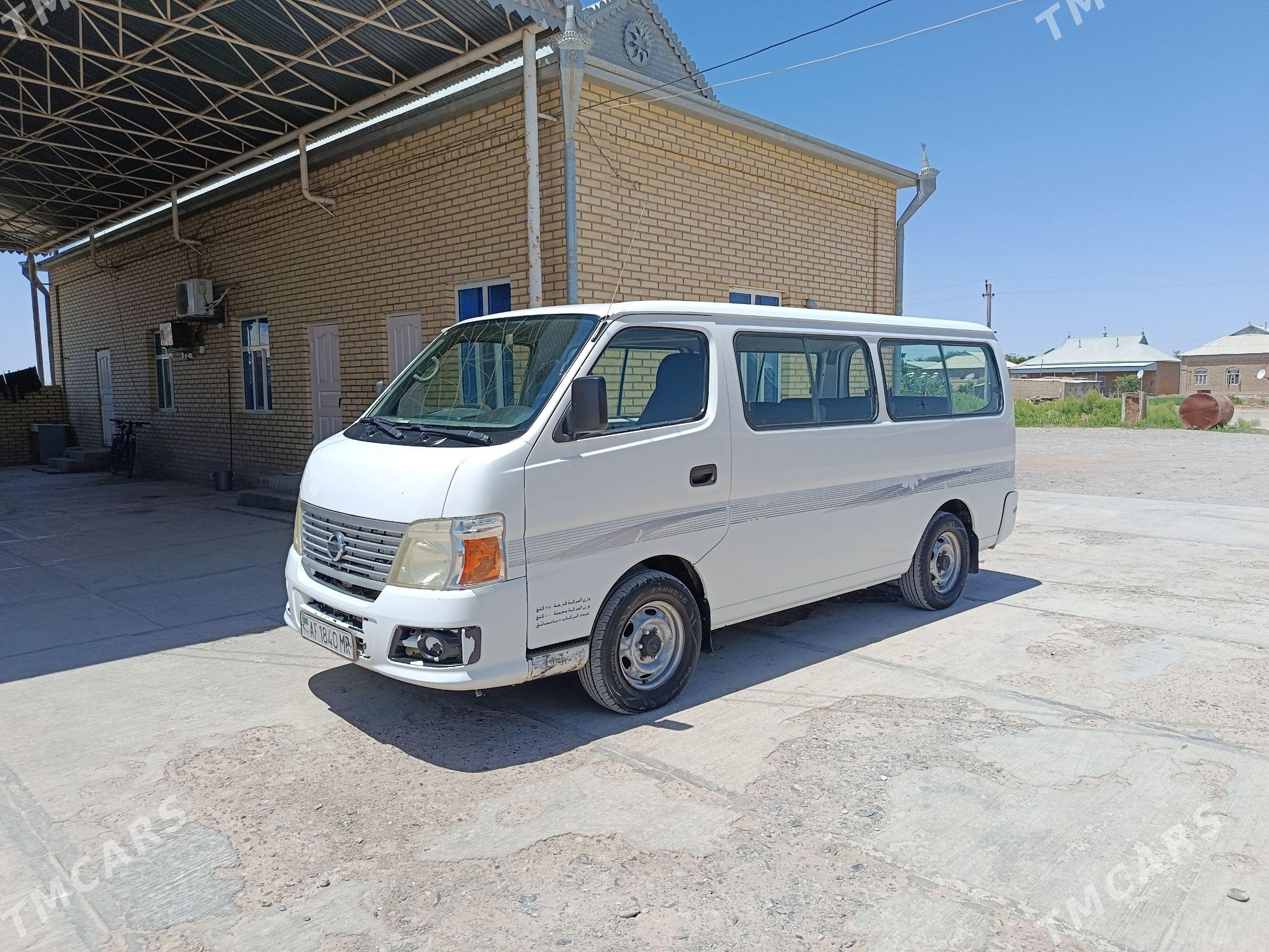 Nissan Urvan 2010 - 165 000 TMT - Mary - img 1