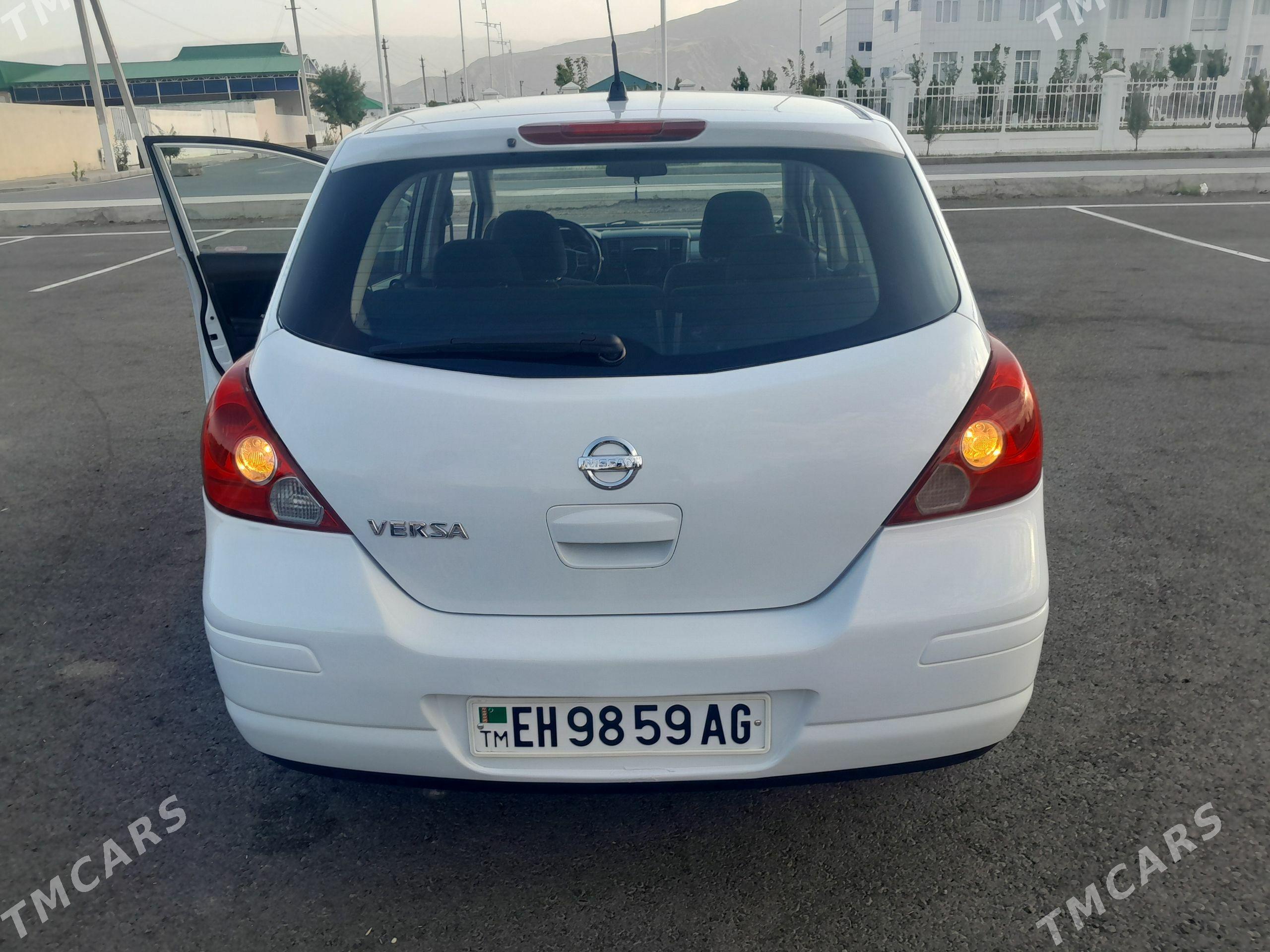 Nissan Versa 2009 - 140 000 TMT - Бузмеин - img 1