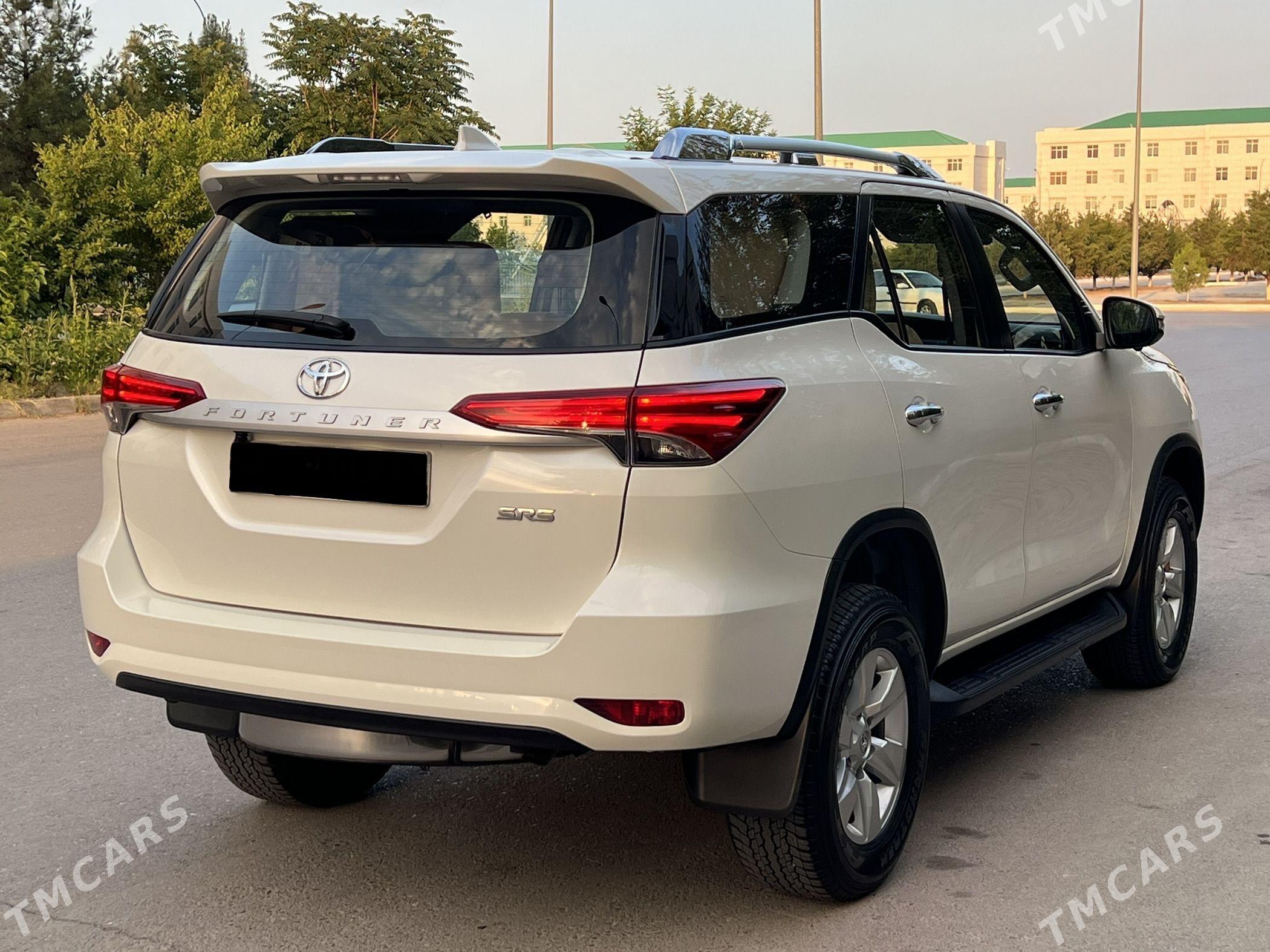 Toyota Fortuner 2022 - 646 000 TMT - Гуртли - img 1