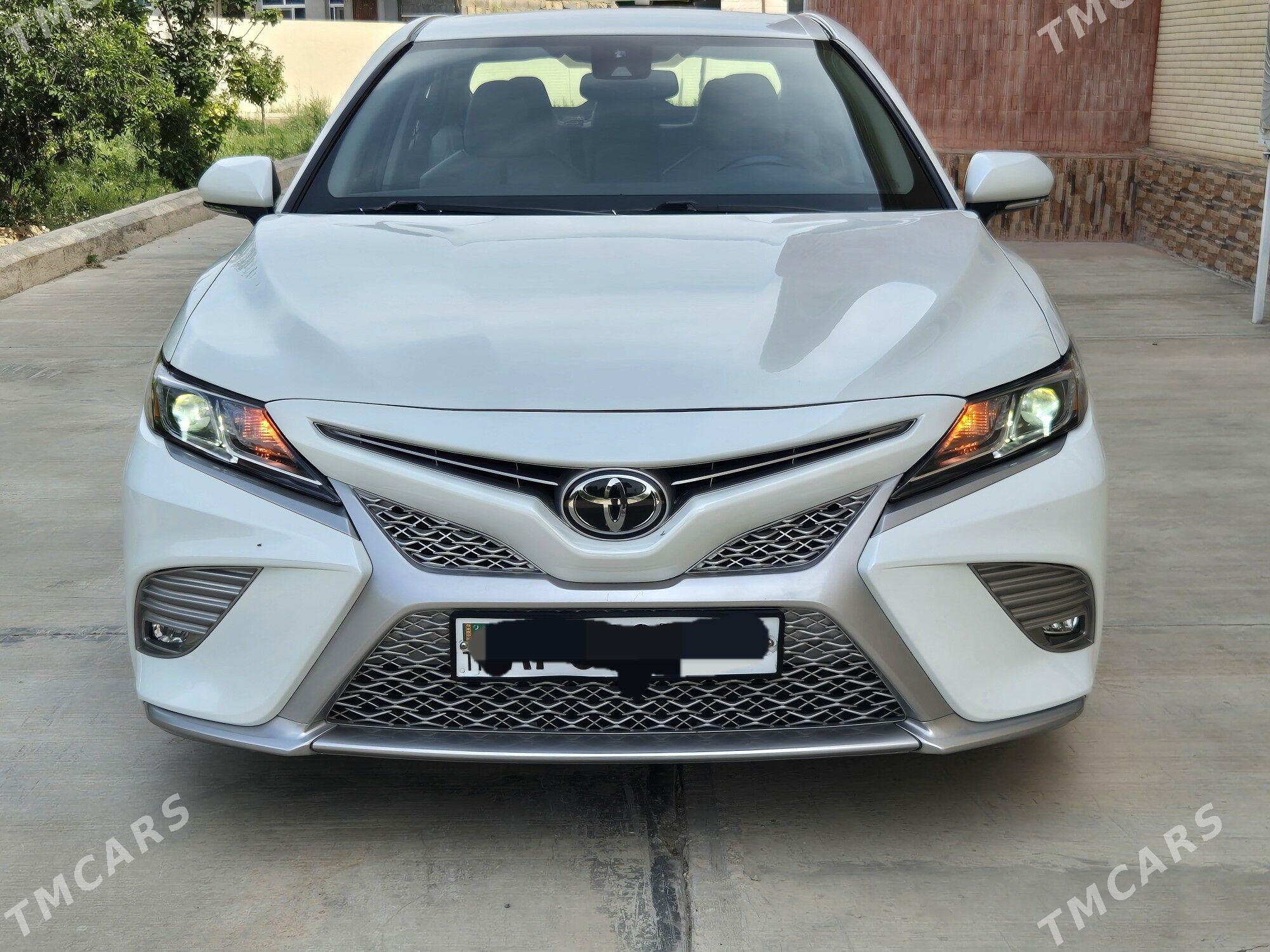 Toyota Camry 2020 - 320 000 TMT - Бузмеин - img 1