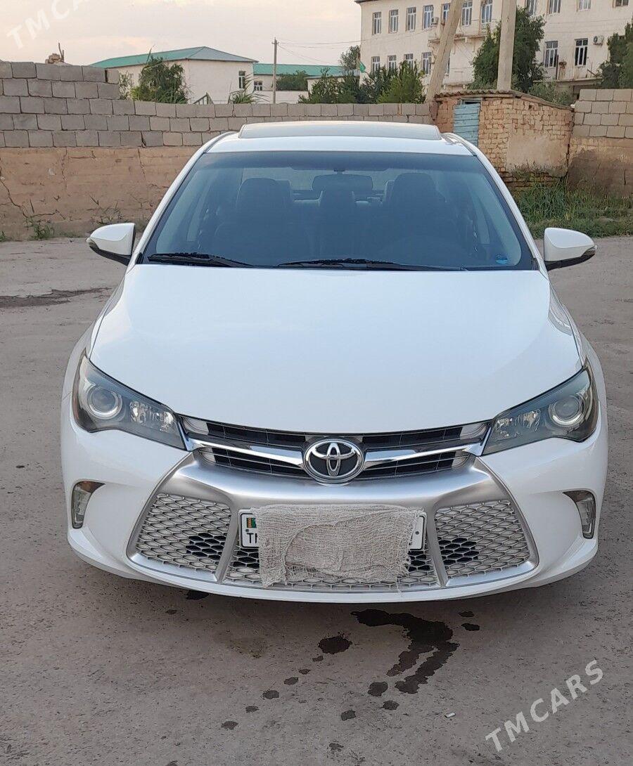 Toyota Camry 2017 - 300 000 TMT - Теджен - img 1