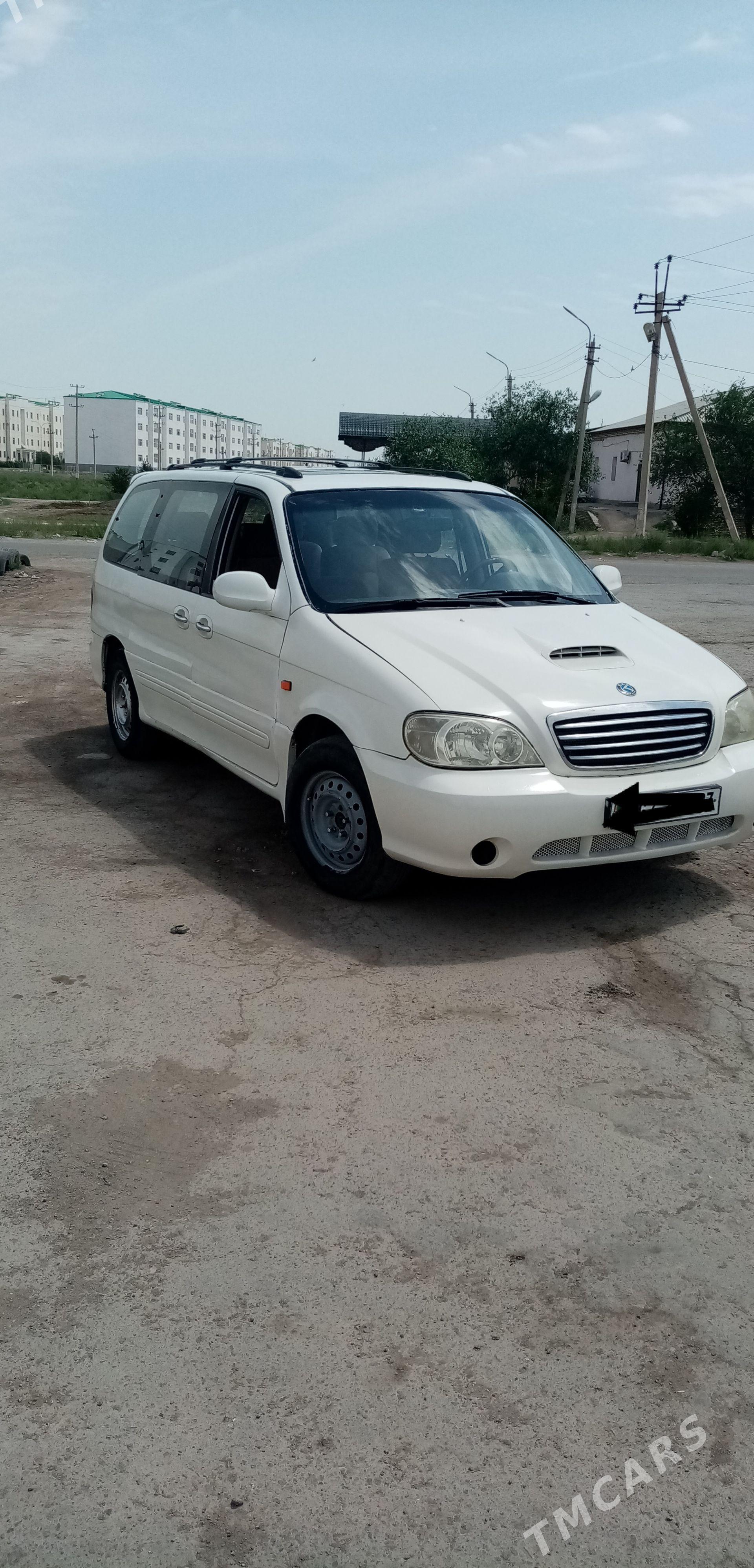 Kia Carnival 2002 - 60 000 TMT - Дашогуз - img 1