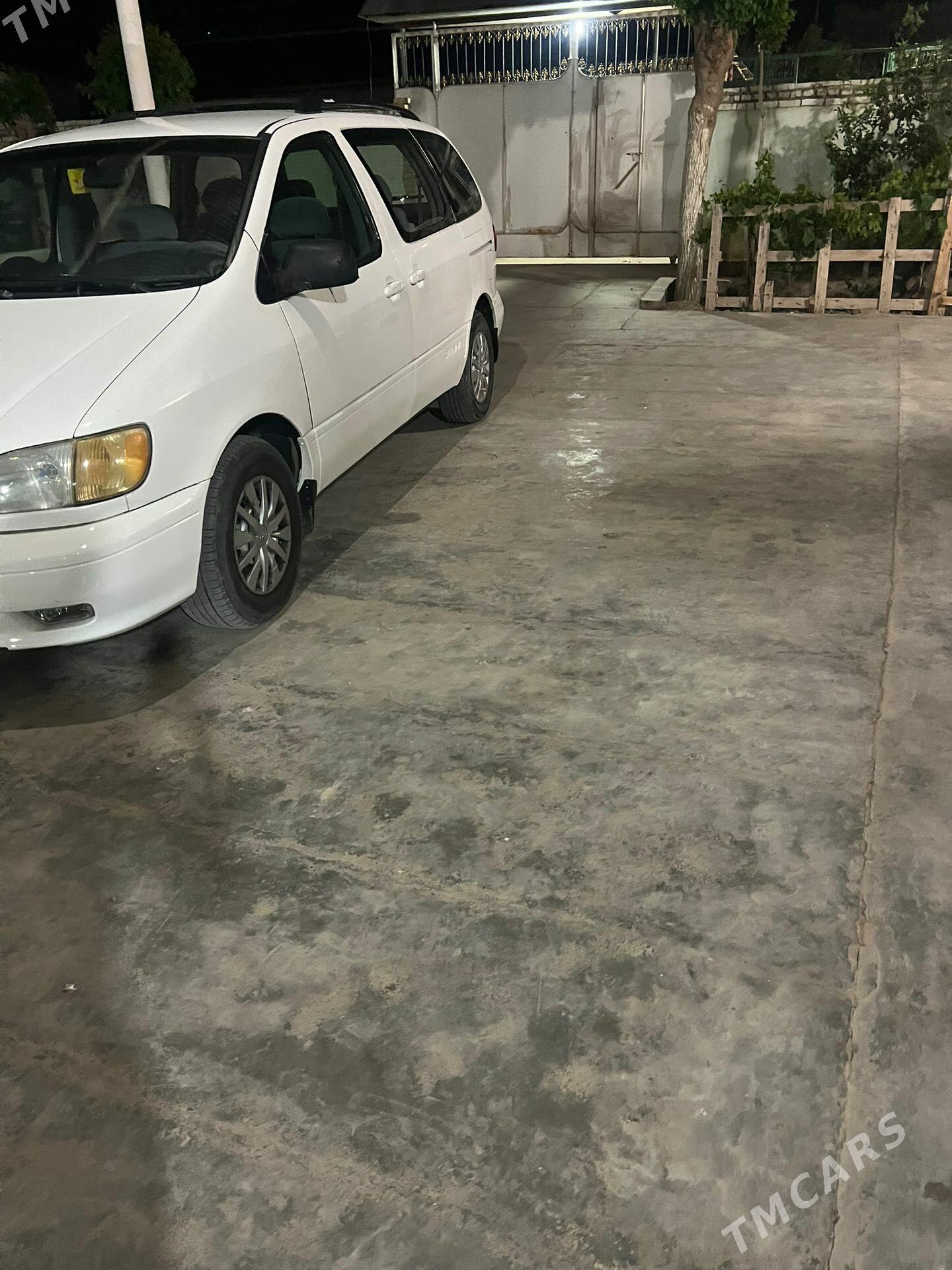 Toyota Sienna 2001 - 180 000 TMT - Мары - img 1