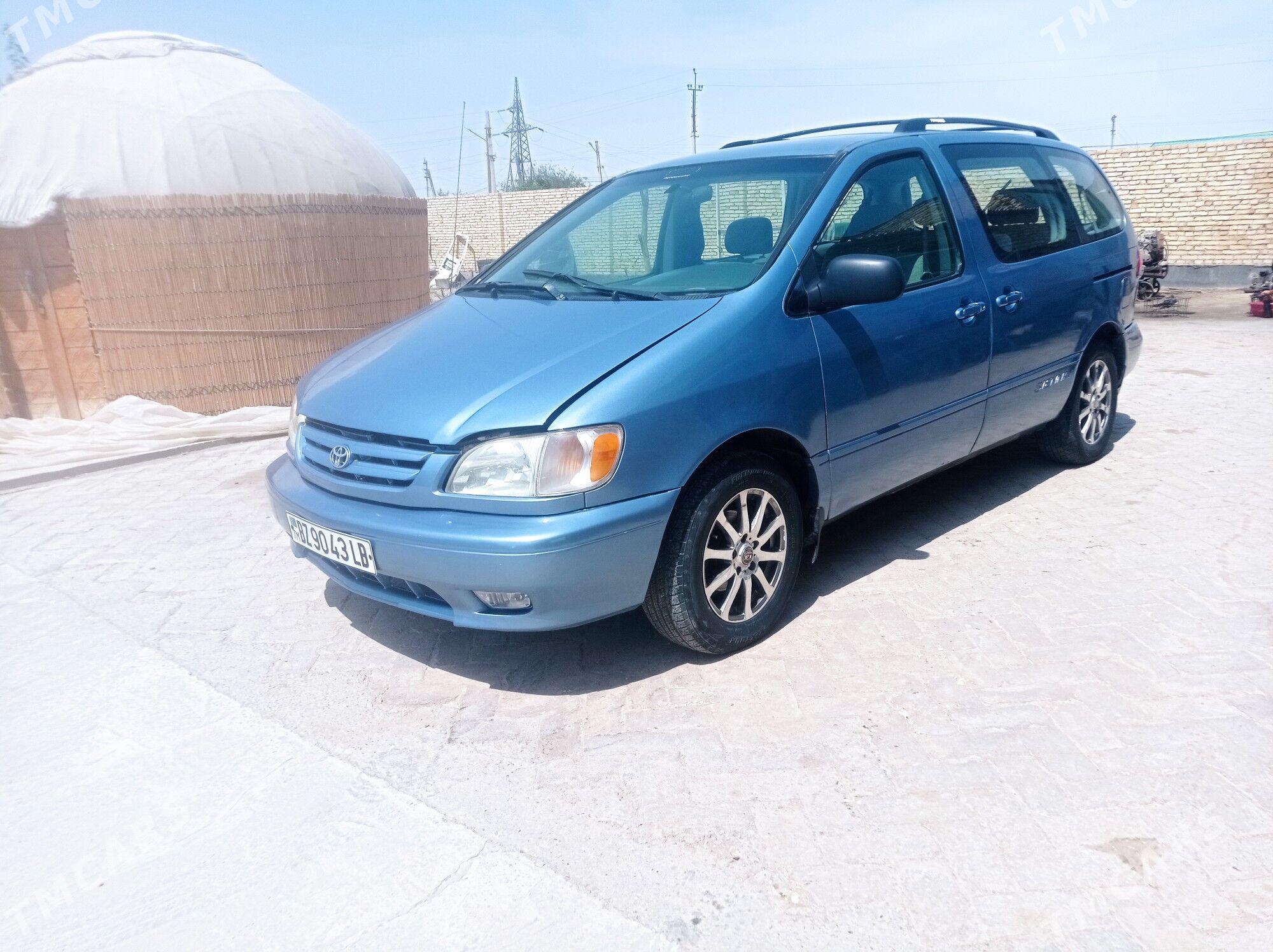 Toyota Sienna 2002 - 170 000 TMT - Saýat - img 1