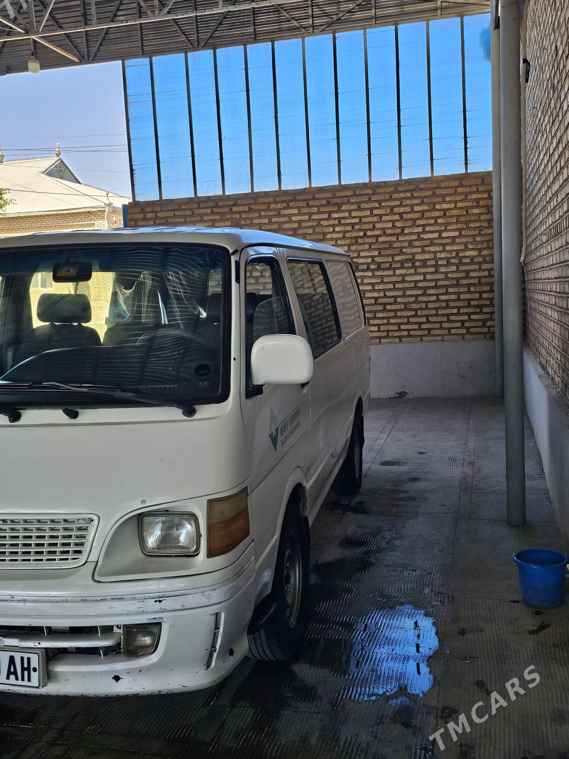 Toyota Hiace 2004 - 140 000 TMT - Серахс - img 1