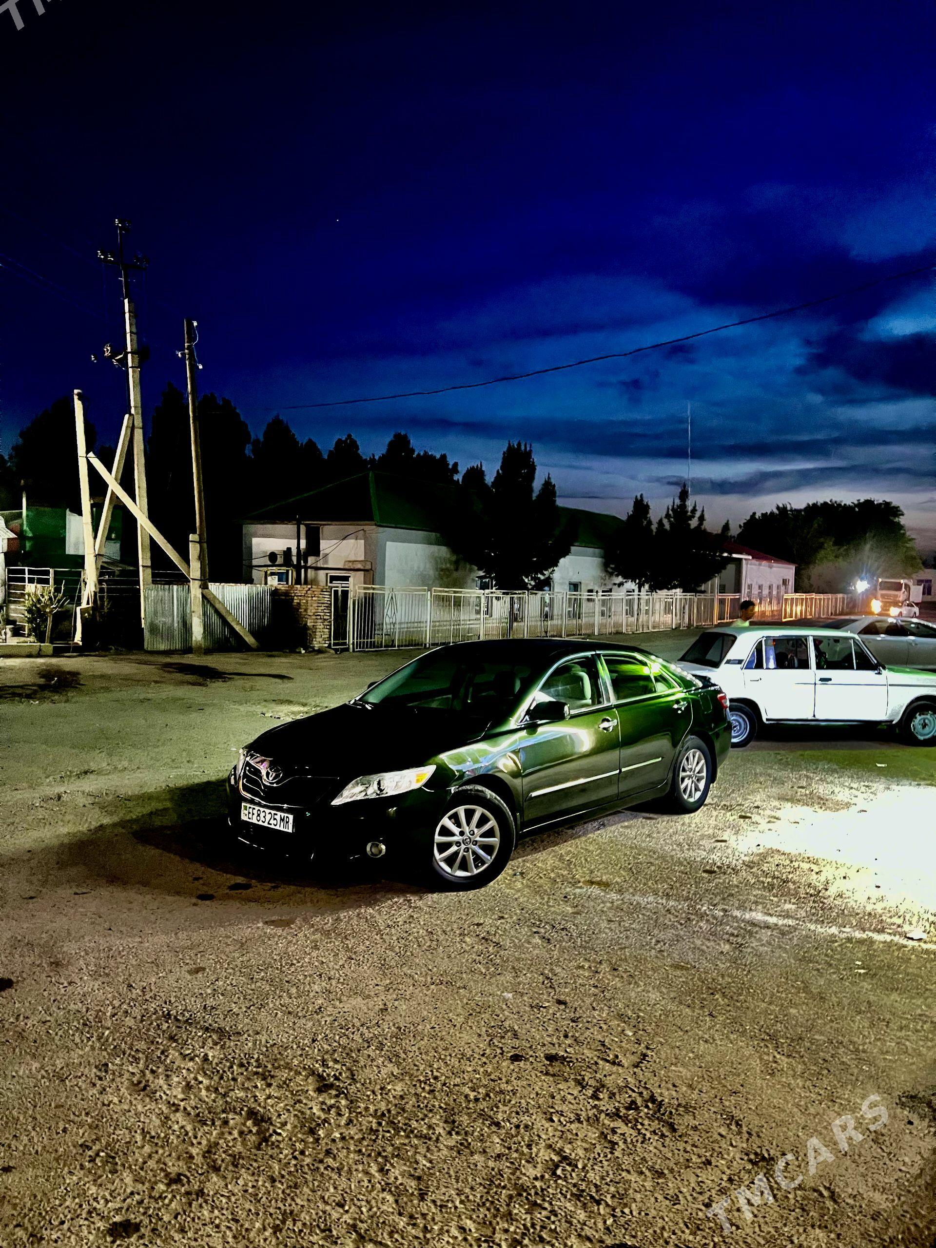 Toyota Camry 2011 - 220 000 TMT - Мары - img 1