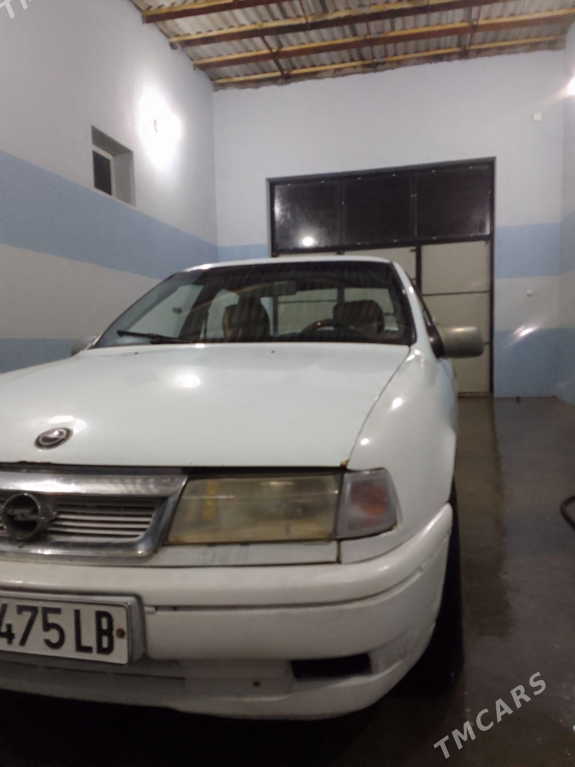 Opel Vectra 1989 - 25 000 TMT - Дянев - img 1