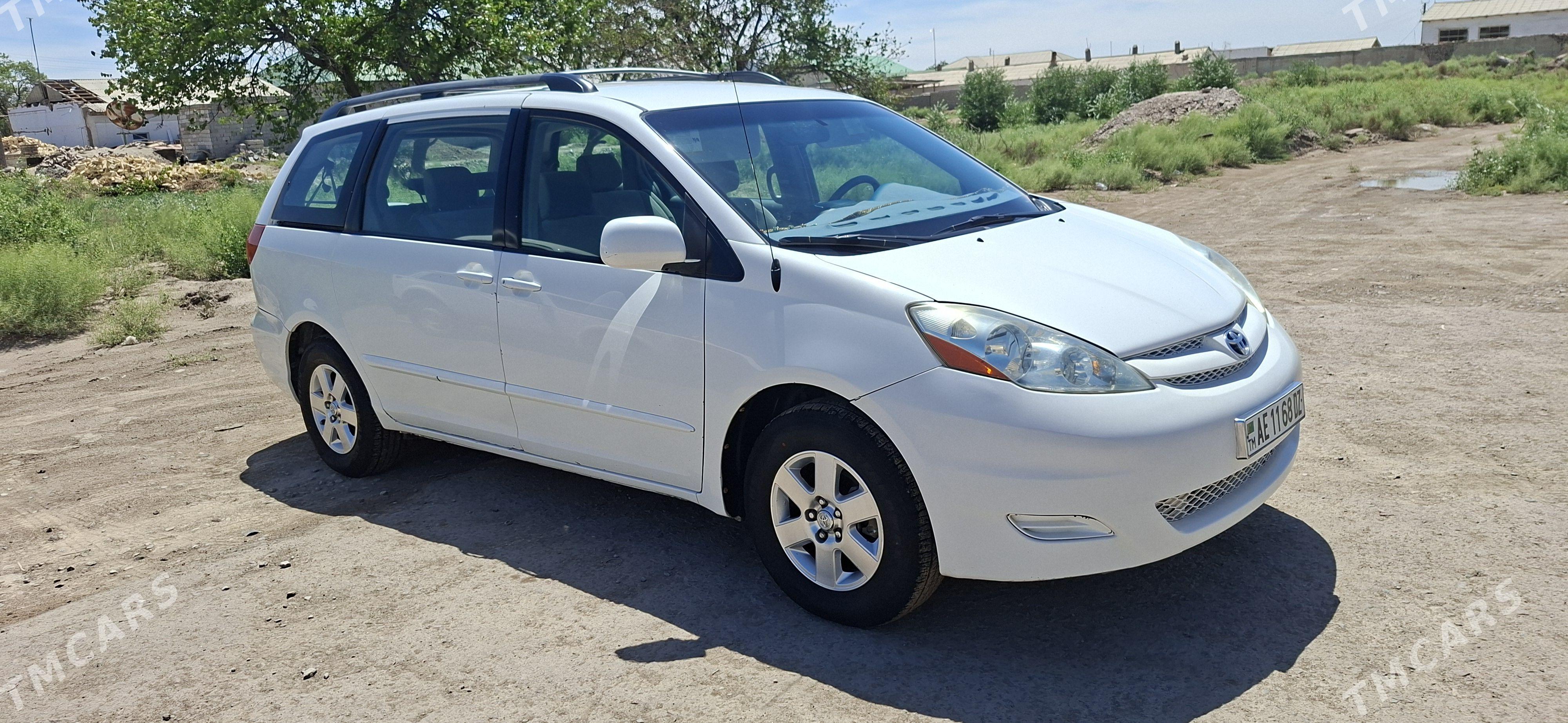 Toyota Sienna 2008 - 280 000 TMT - Гурбансолтан Едже - img 1