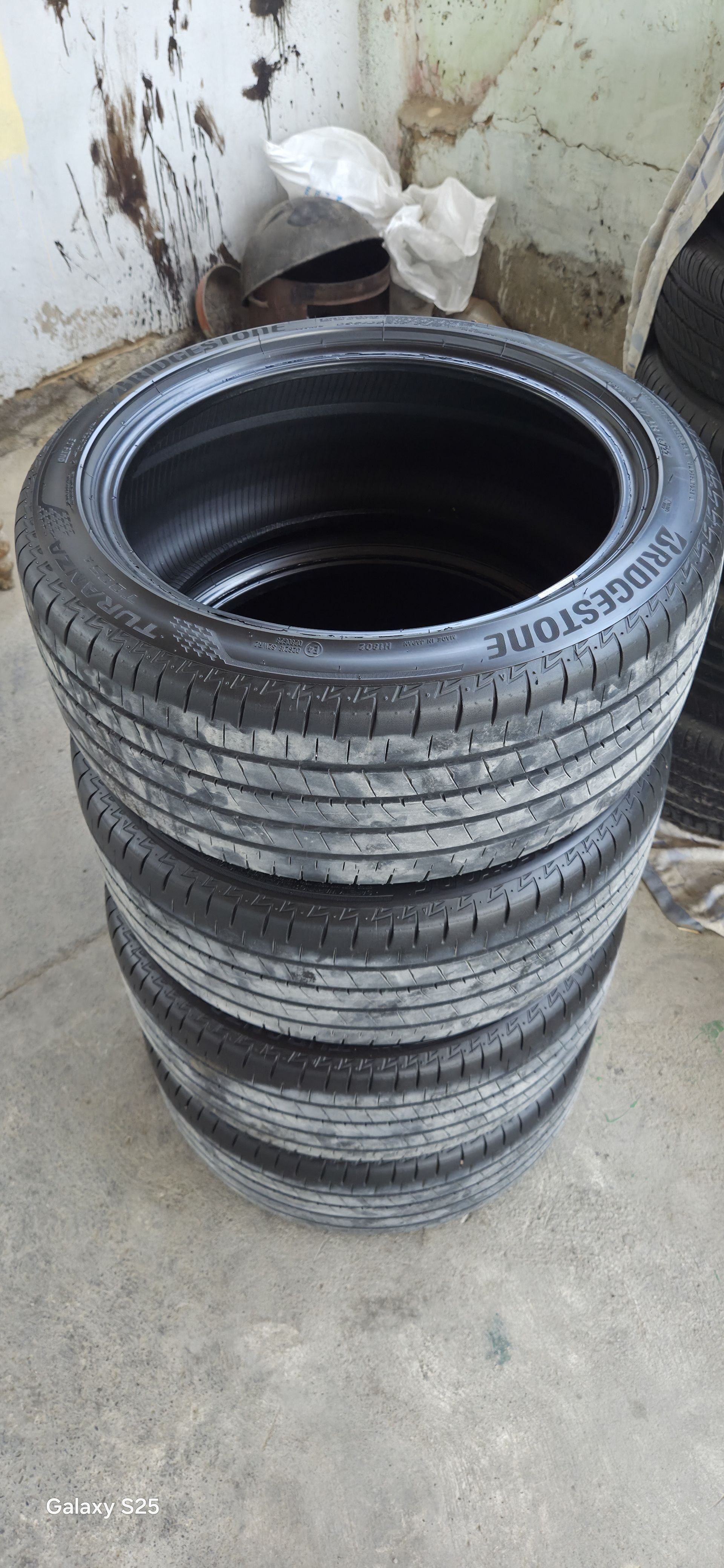 235 45 18 BRIDGESTONE 3 000 TMT - Garadamak - img 1