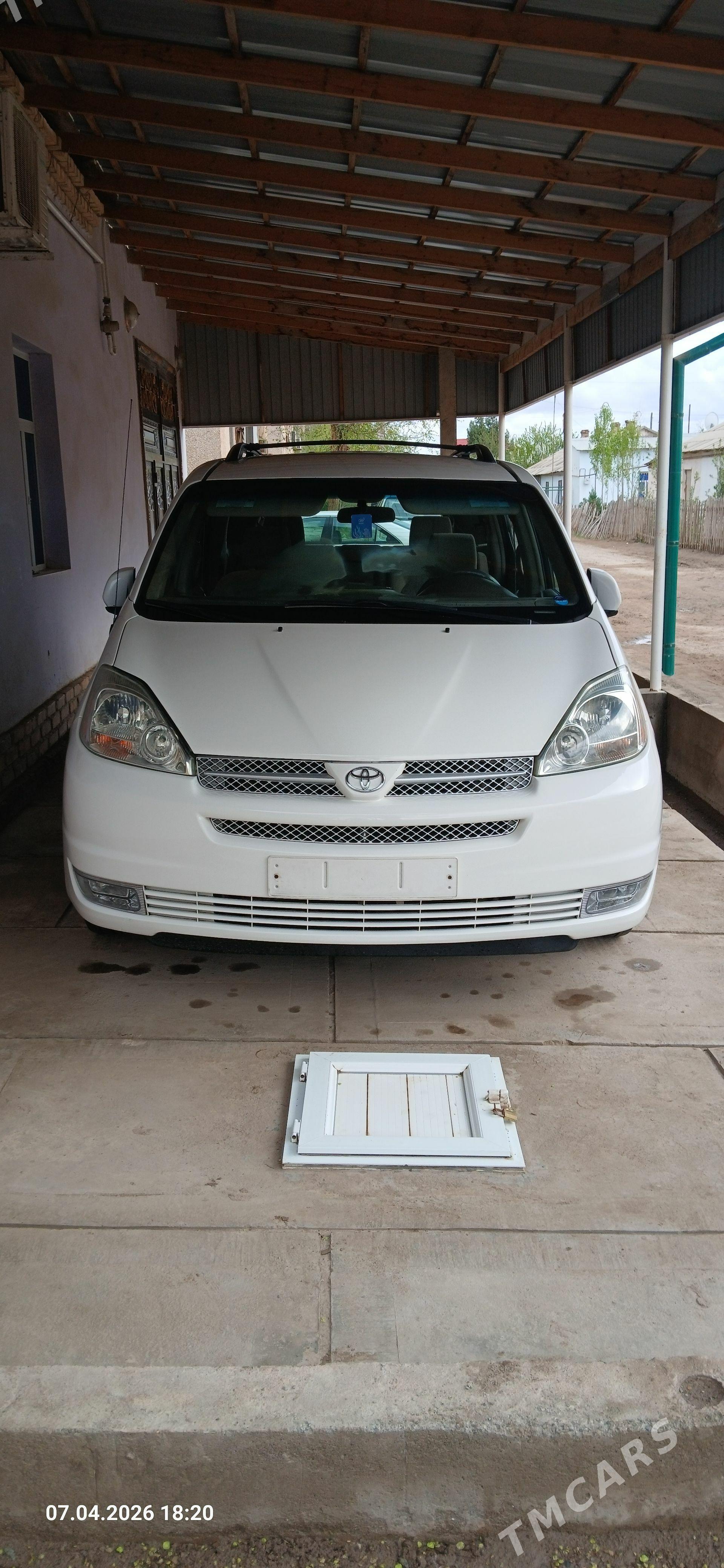 Toyota Sienna 2005 - 300 000 TMT - Кёнеургенч - img 1