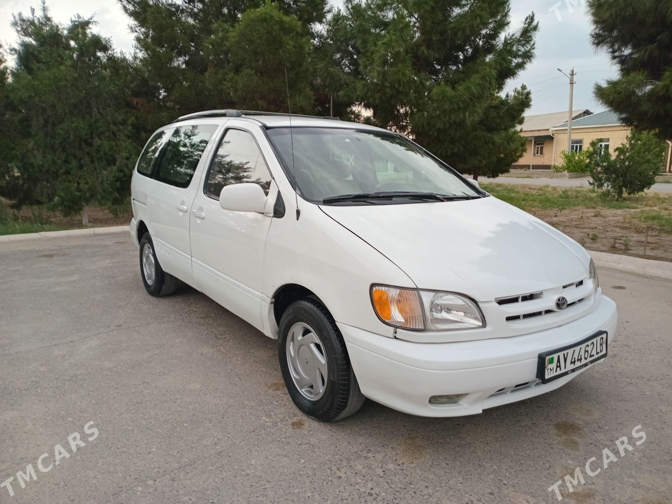 Toyota Sienna 1998 - 125 000 TMT - Фарап - img 1