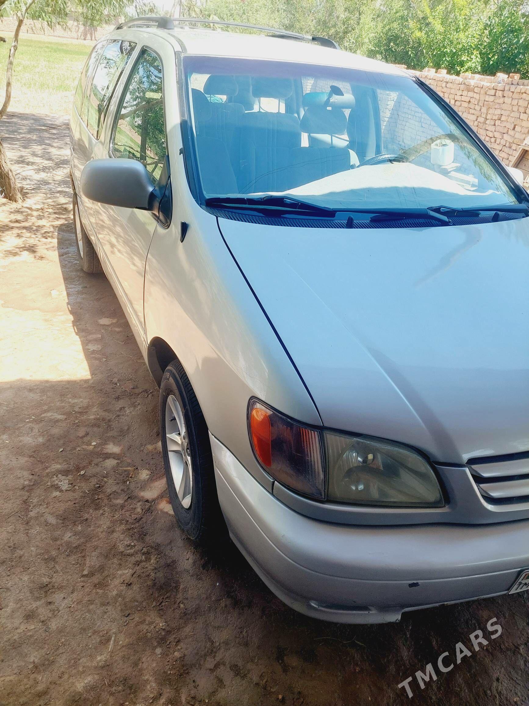 Toyota Sienna 2003 - 160 000 TMT - етр. Туркменбаши - img 1