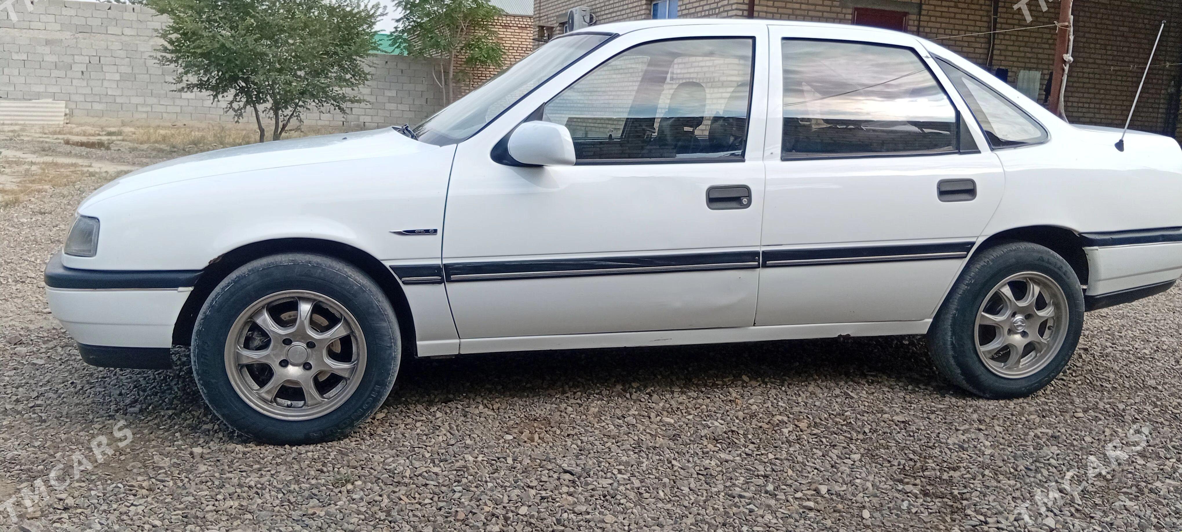 Opel Vectra 1991 - 44 000 TMT - Бахарден - img 1