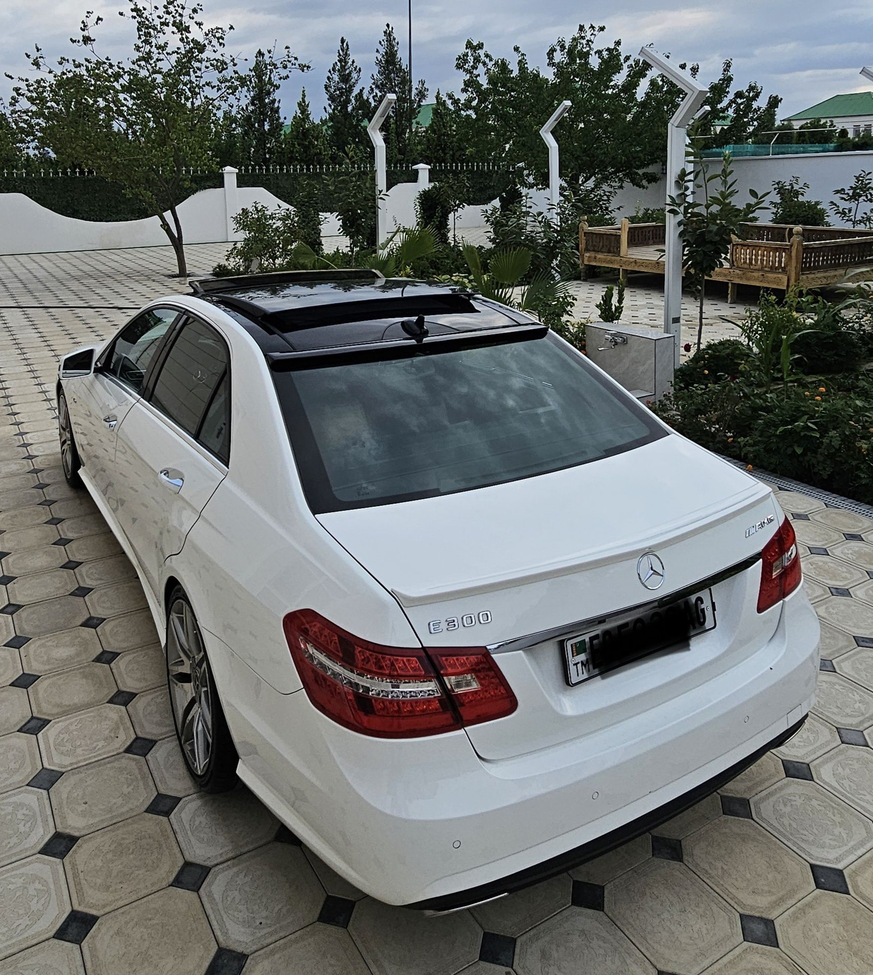 Mercedes-Benz E300 2012 - 320 000 TMT - Aşgabat - img 1