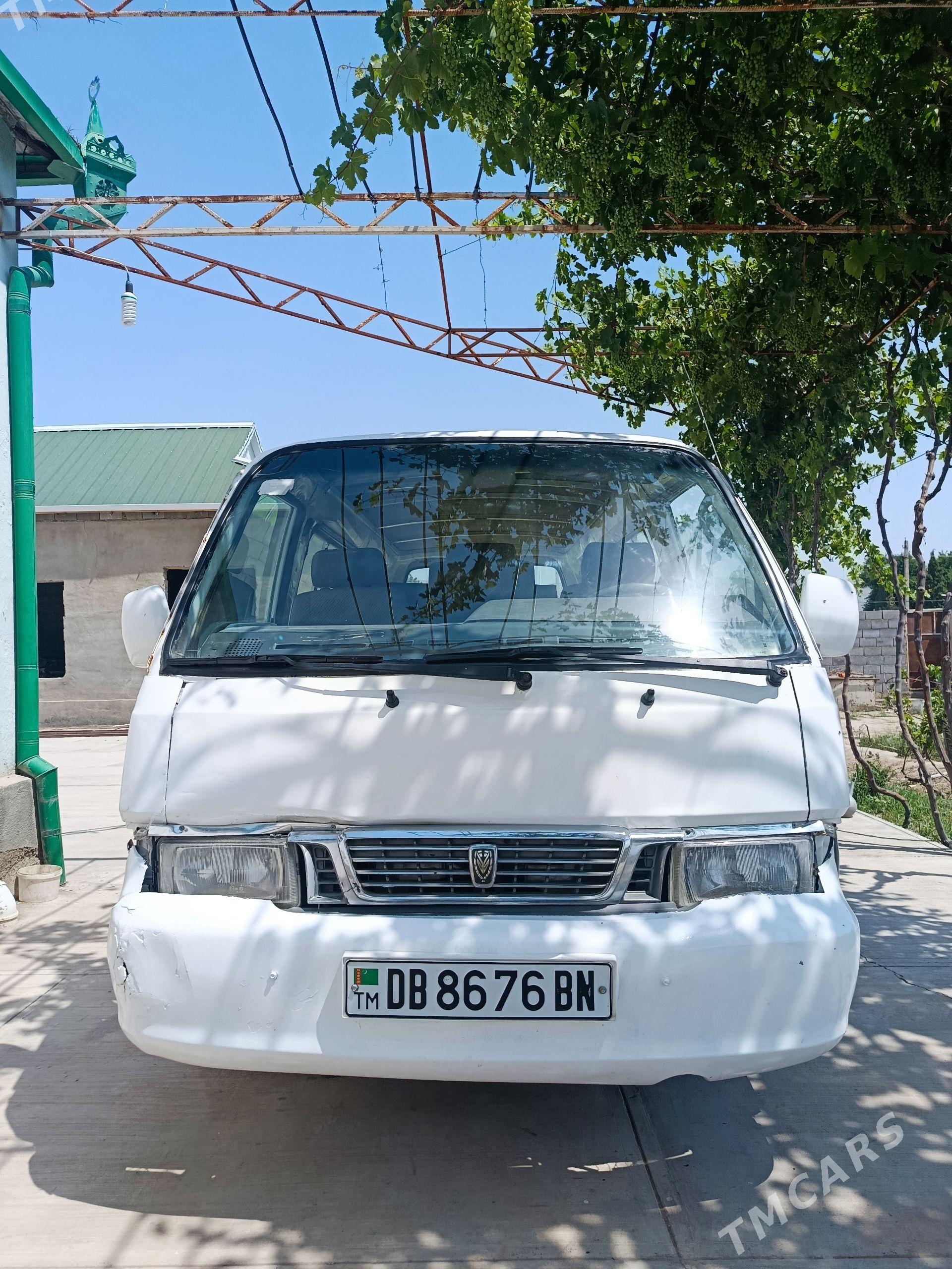 Nissan Urvan 2001 - 32 000 TMT - Махтумкули - img 1