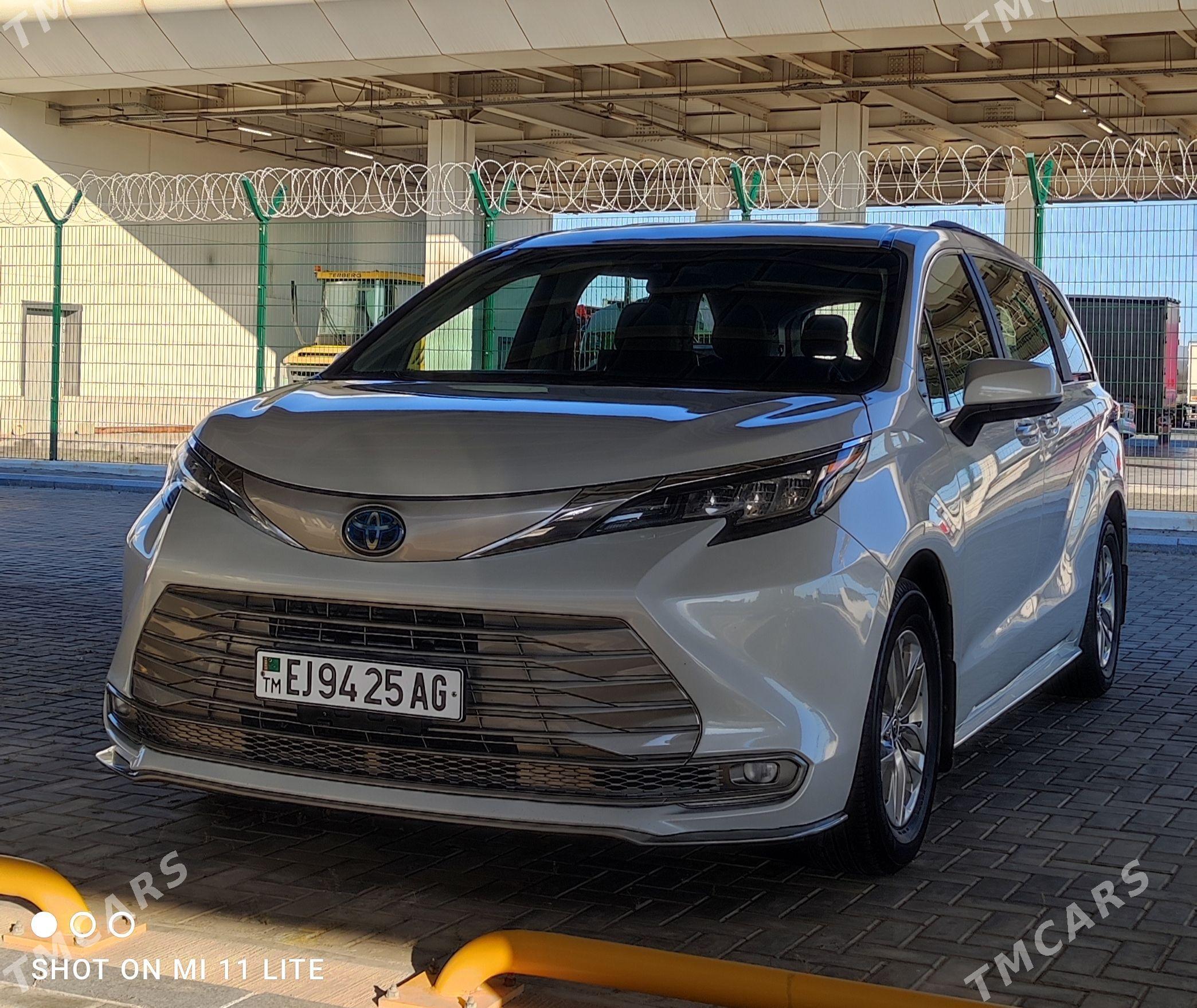 Toyota Sienna 2023 - 500 000 TMT - Туркменбаши - img 1