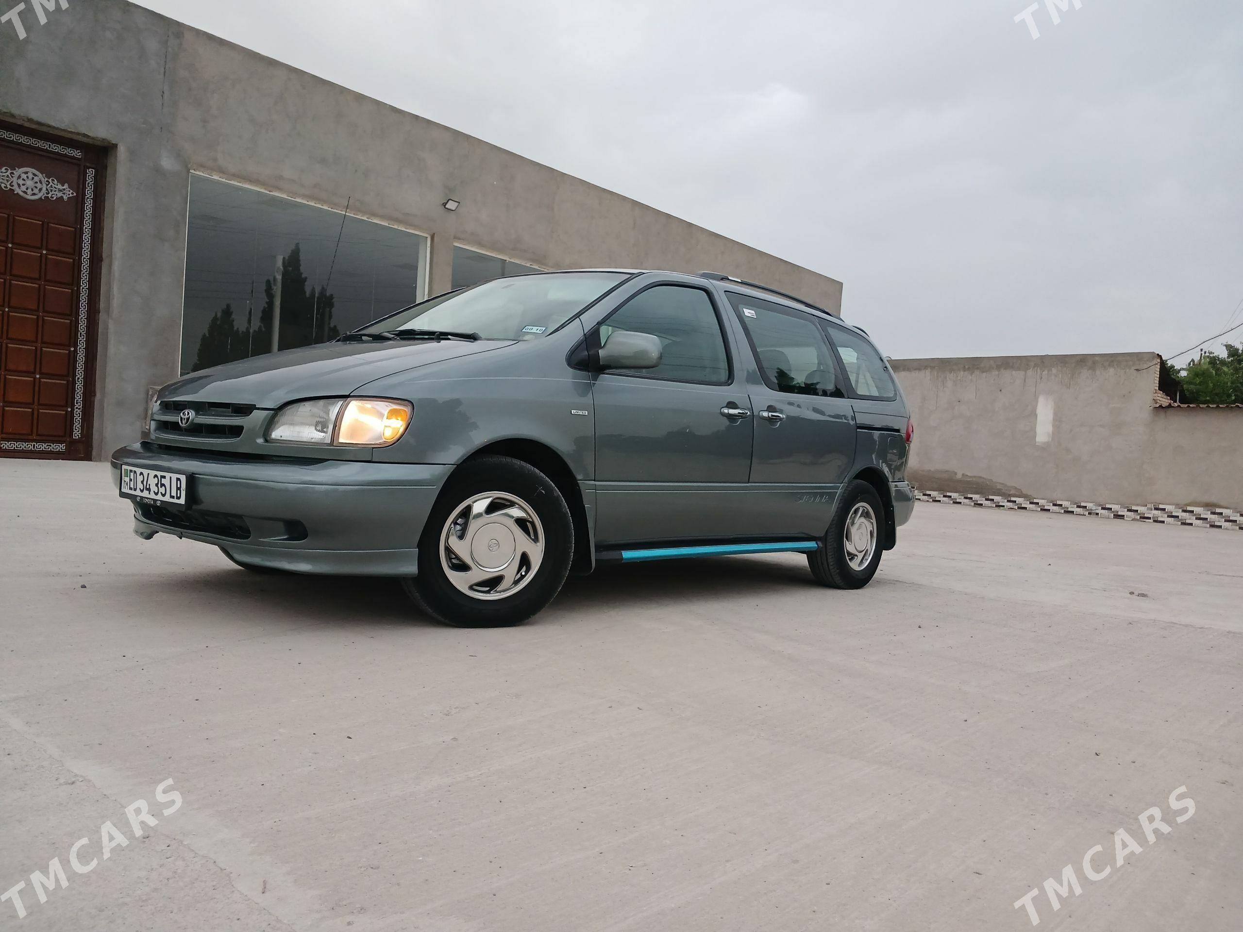 Toyota Sienna 2000 - 195 000 TMT - Halaç - img 1