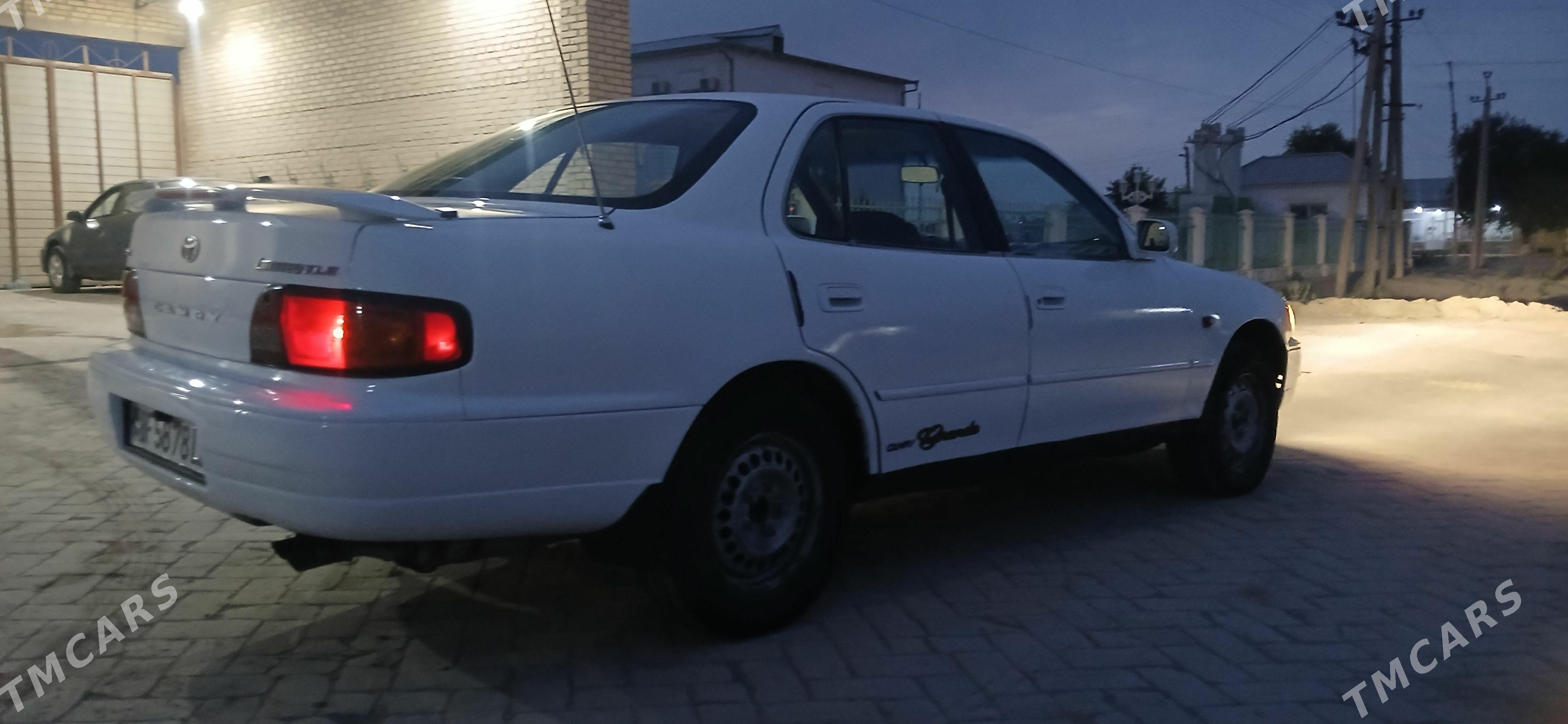 Toyota Camry 1995 - 90 000 TMT - Halaç - img 1