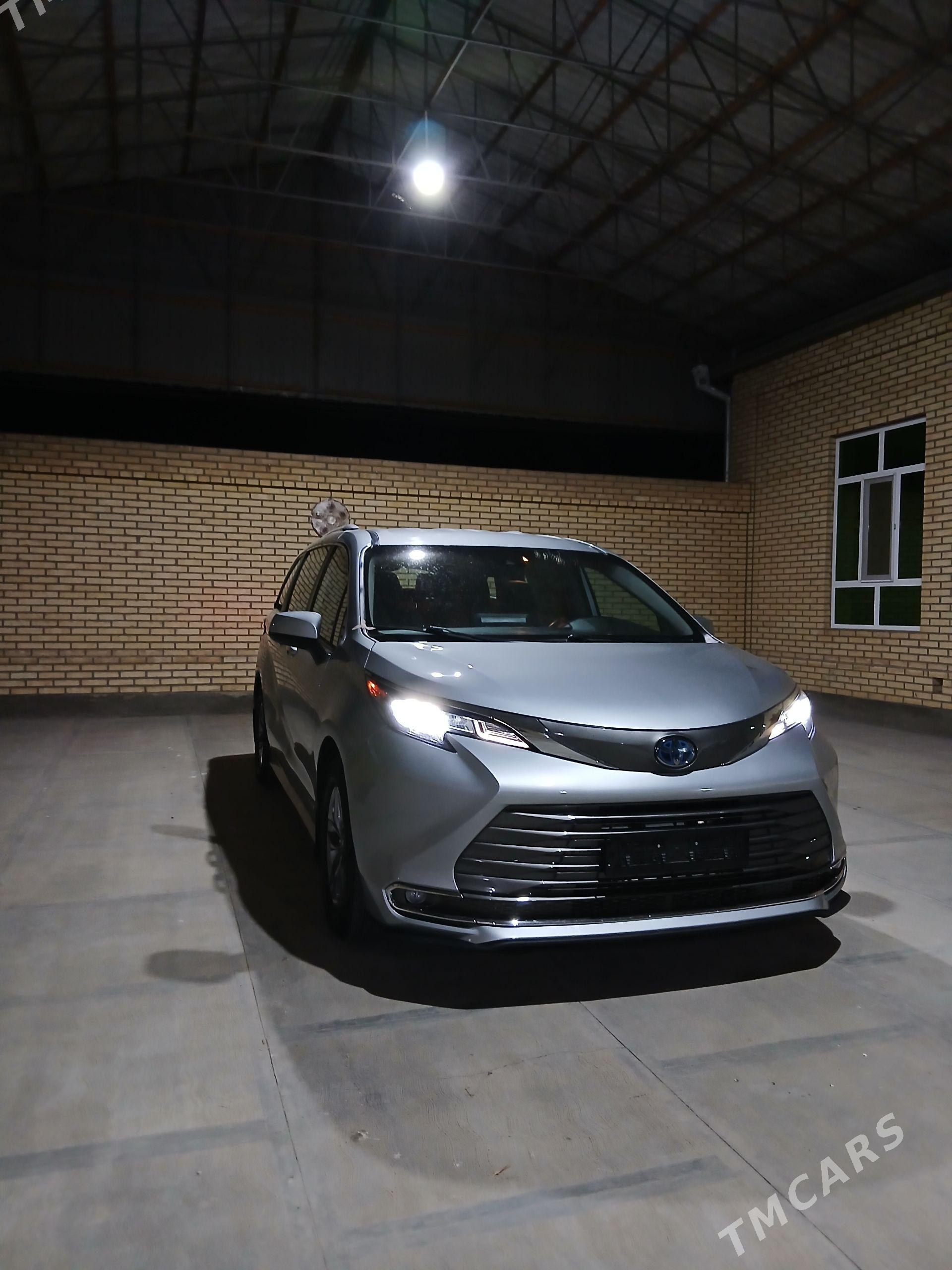 Toyota Sienna 2021 - 500 000 TMT - Мары - img 1