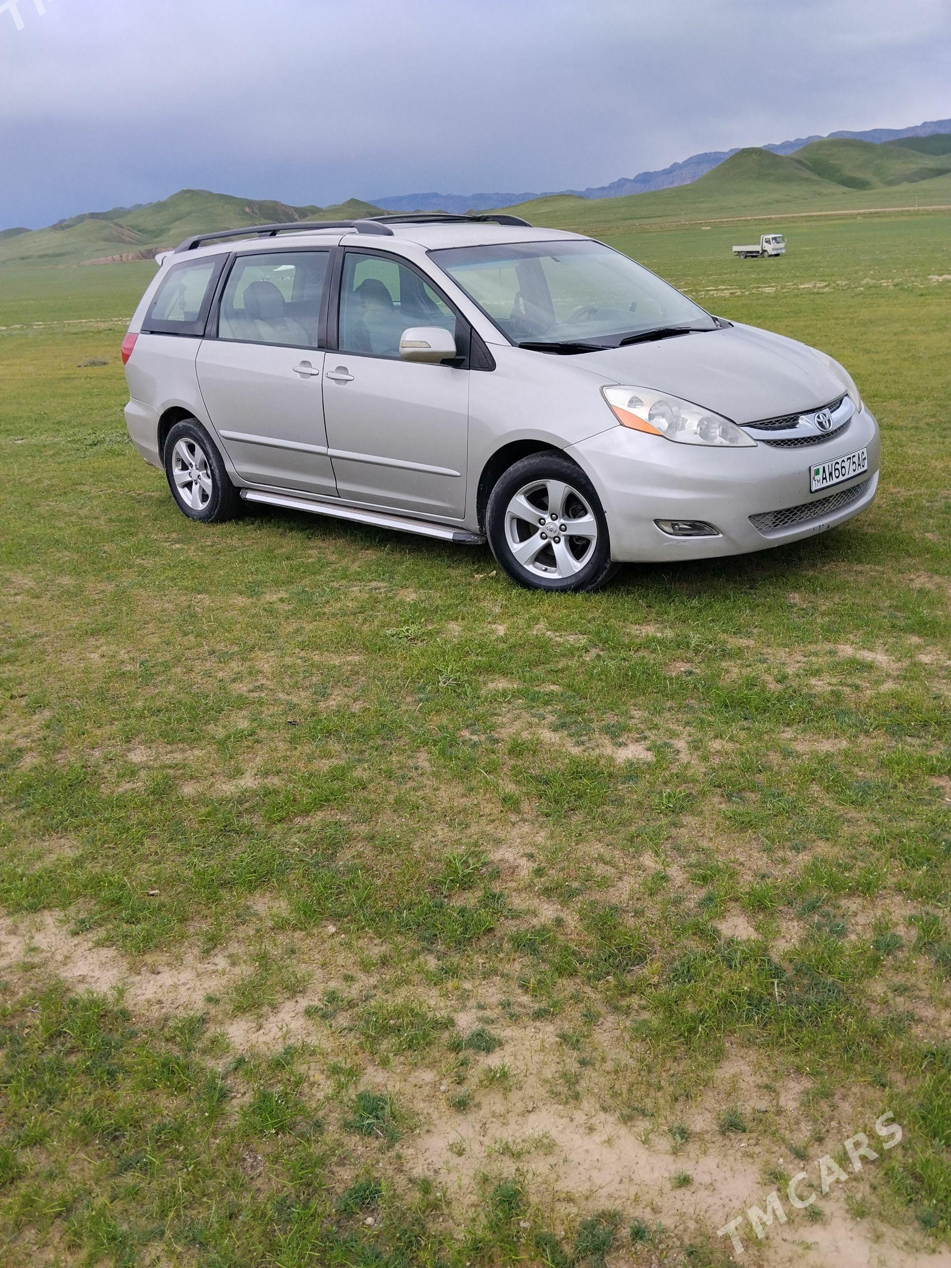 Toyota Sienna 2006 - 260 000 TMT - Мир 8 - img 1