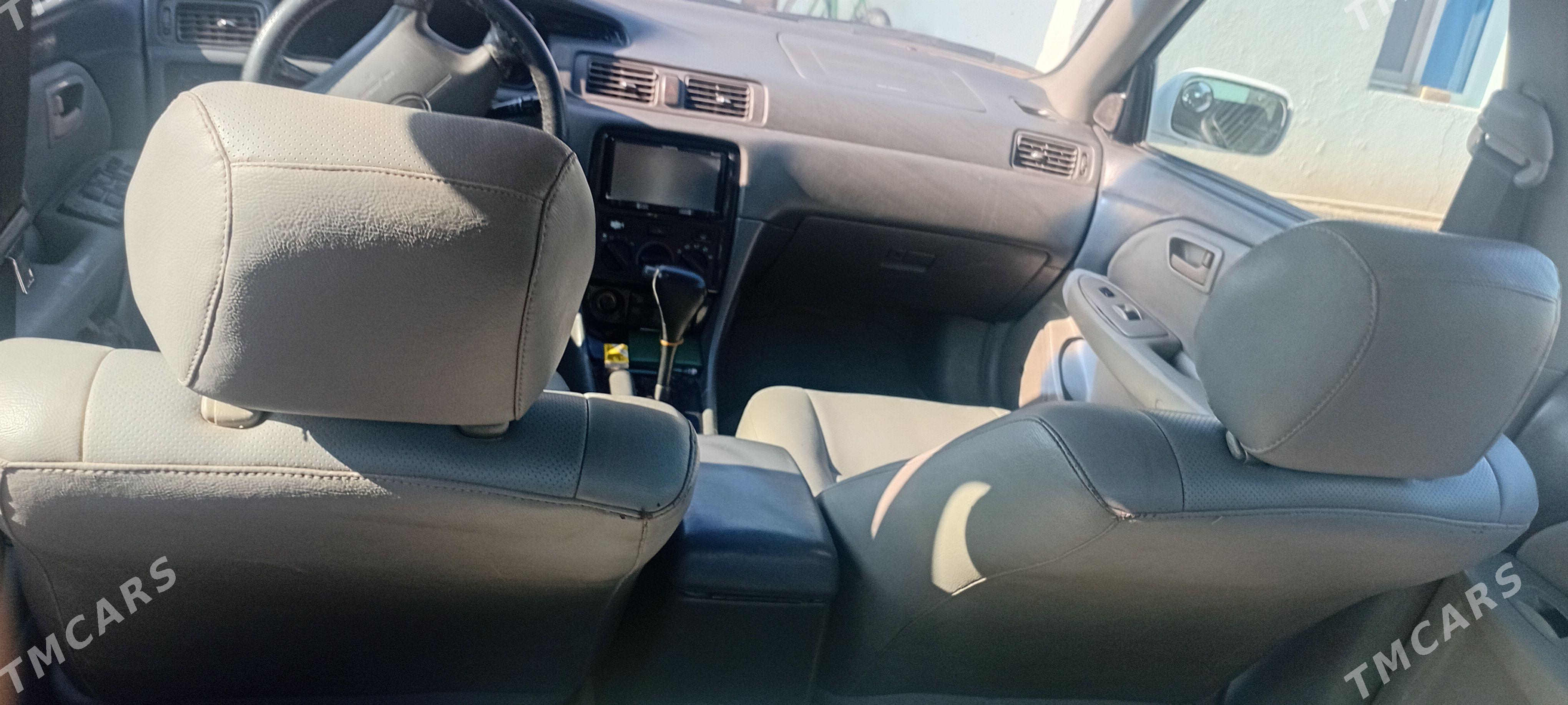 Toyota Camry 2001 - 185 000 TMT - Теджен - img 1