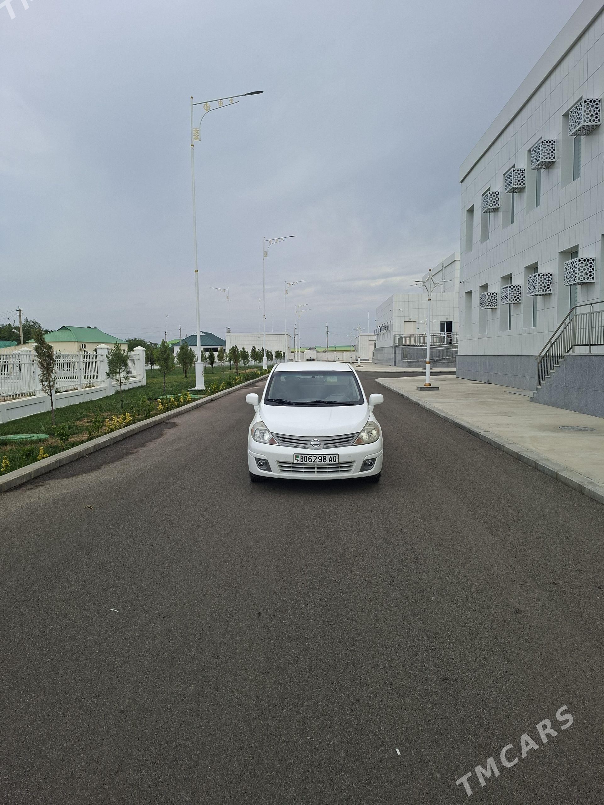 Nissan Versa 2010 - 142 000 TMT - Büzmeýin - img 1
