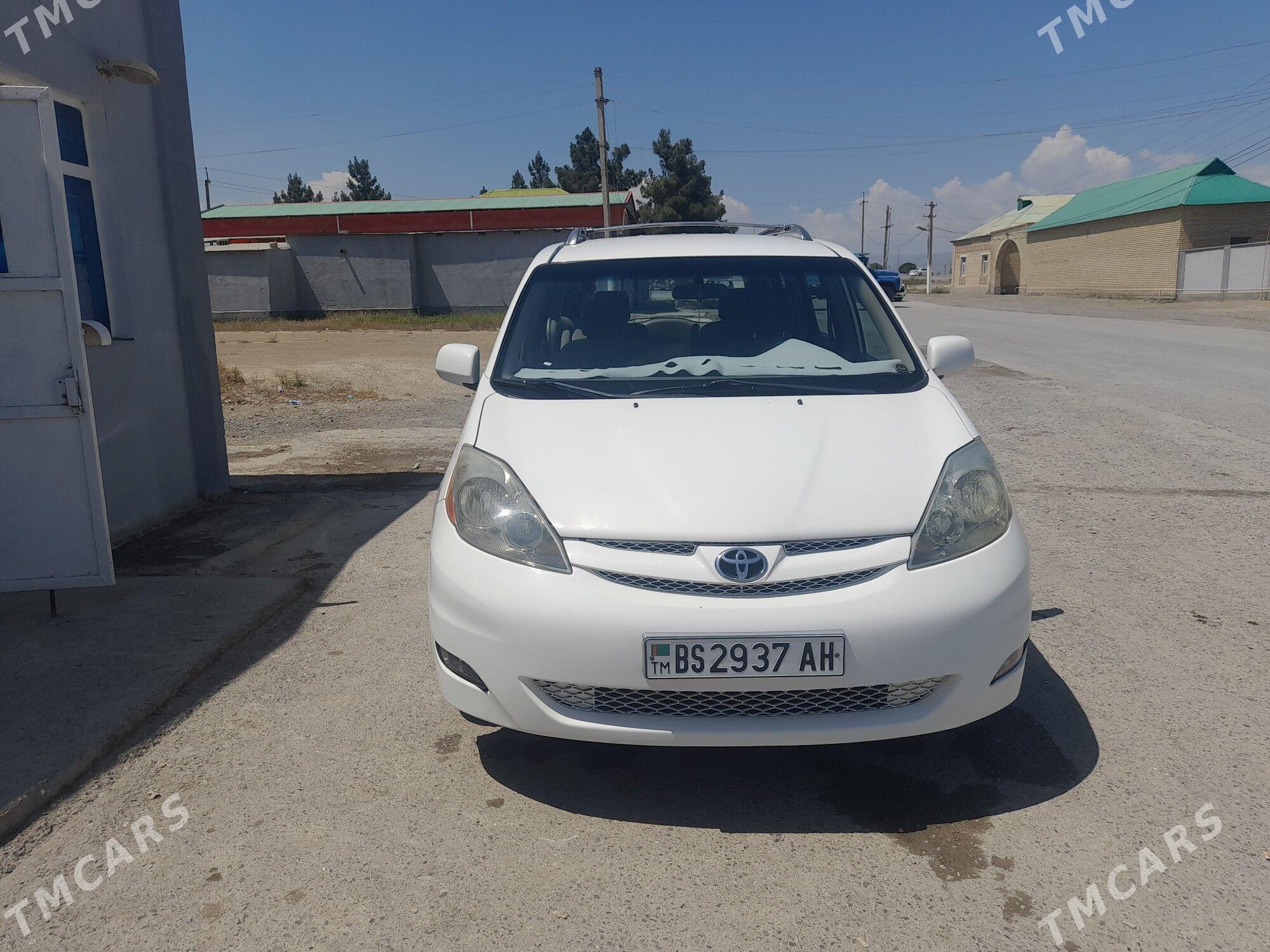 Toyota Sienna 2006 - 270 000 TMT - Bäherden - img 1