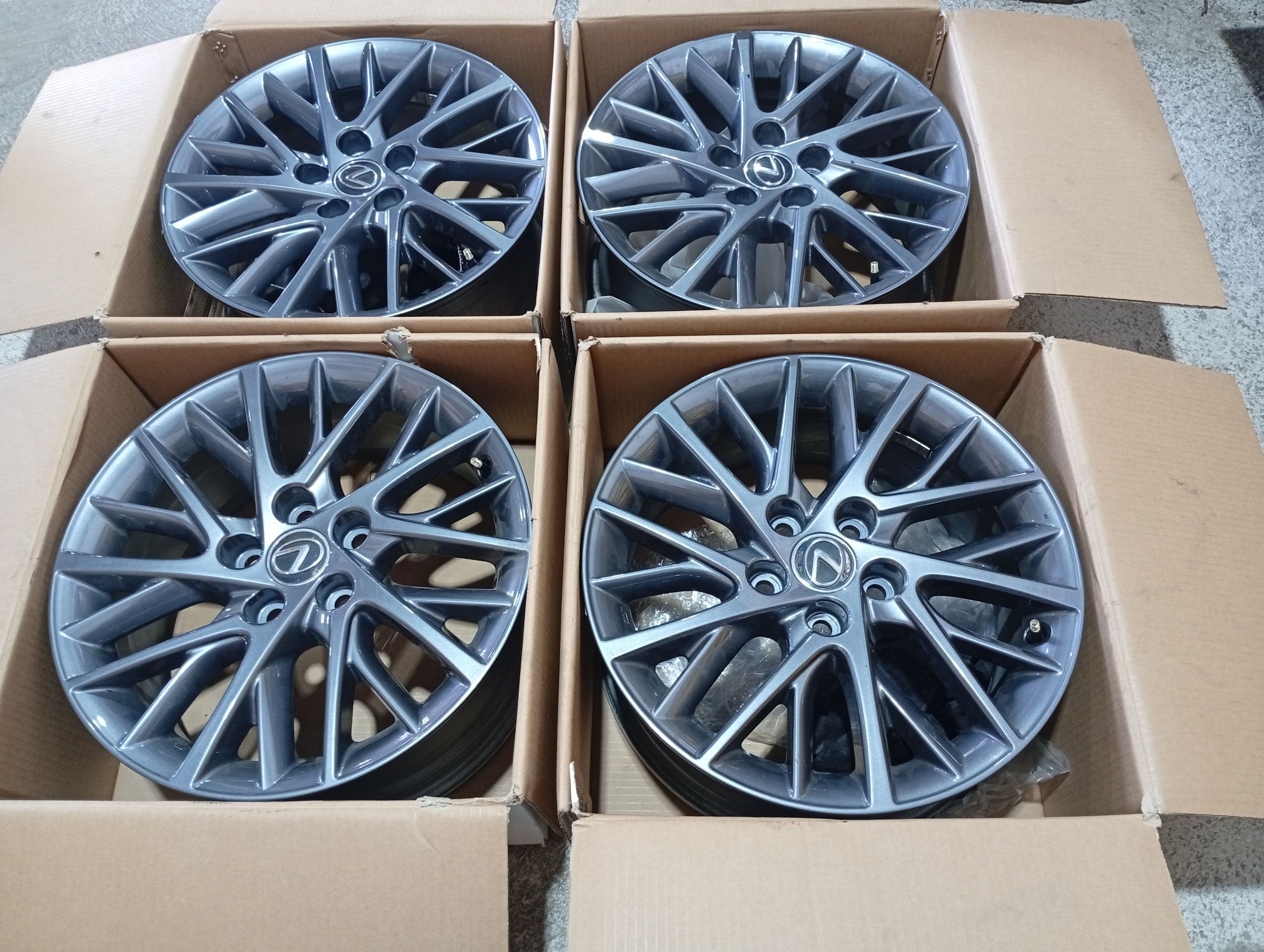 Lexsus ES 350 17 lik Disga Org 12 500 TMT - Garadamak - img 1