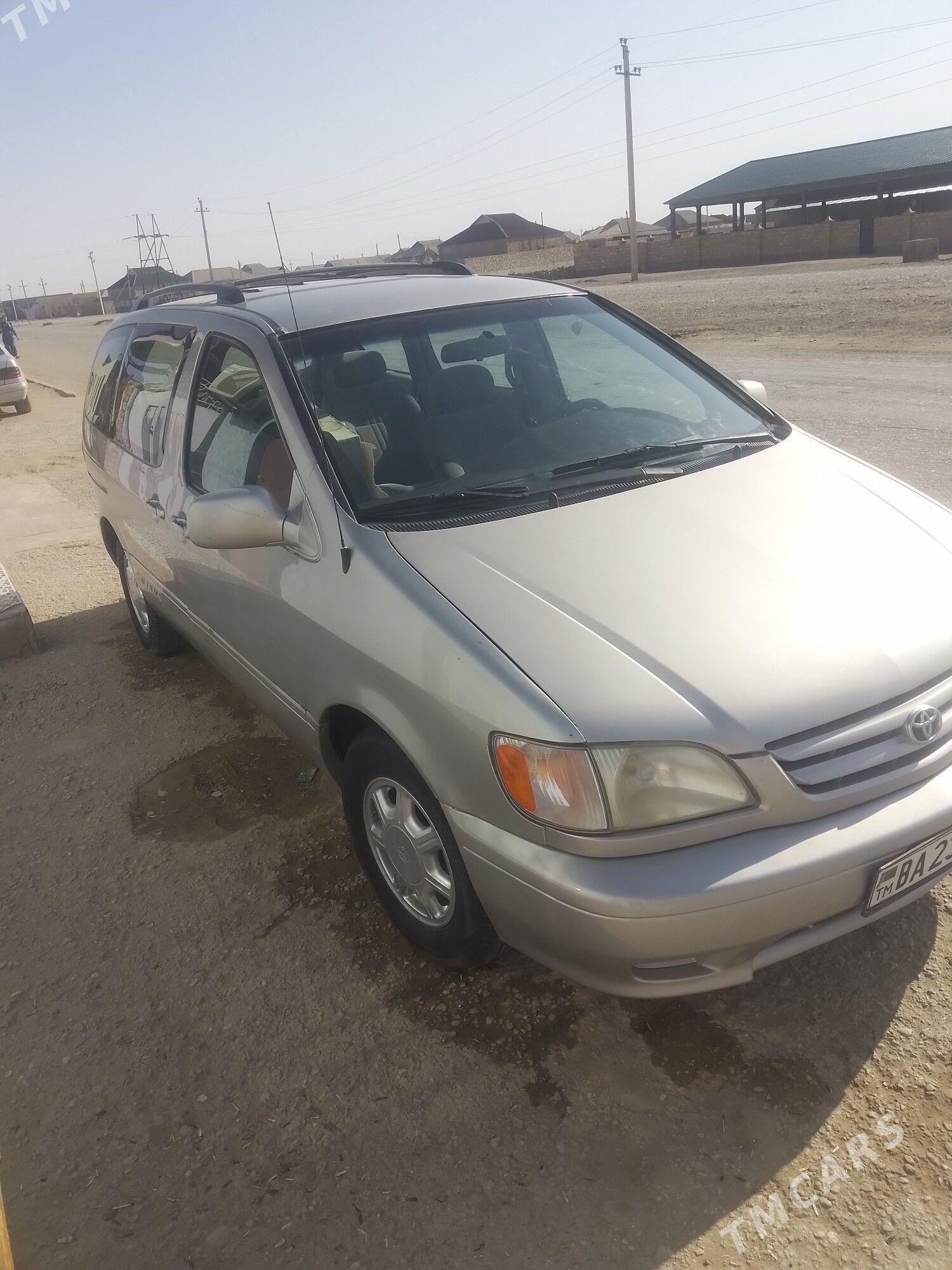 Toyota Sienna 2002 - 180 000 TMT - Гумдаг - img 1