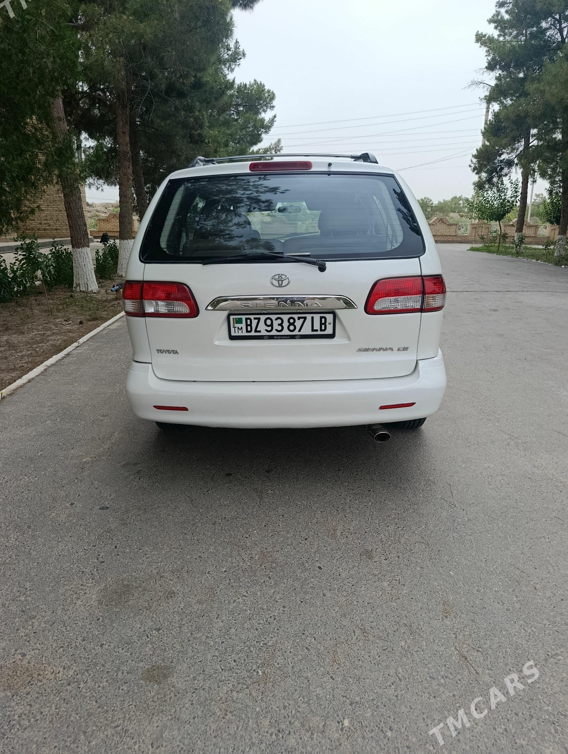 Toyota Sienna 1999 - 200 000 TMT - Сакар - img 1