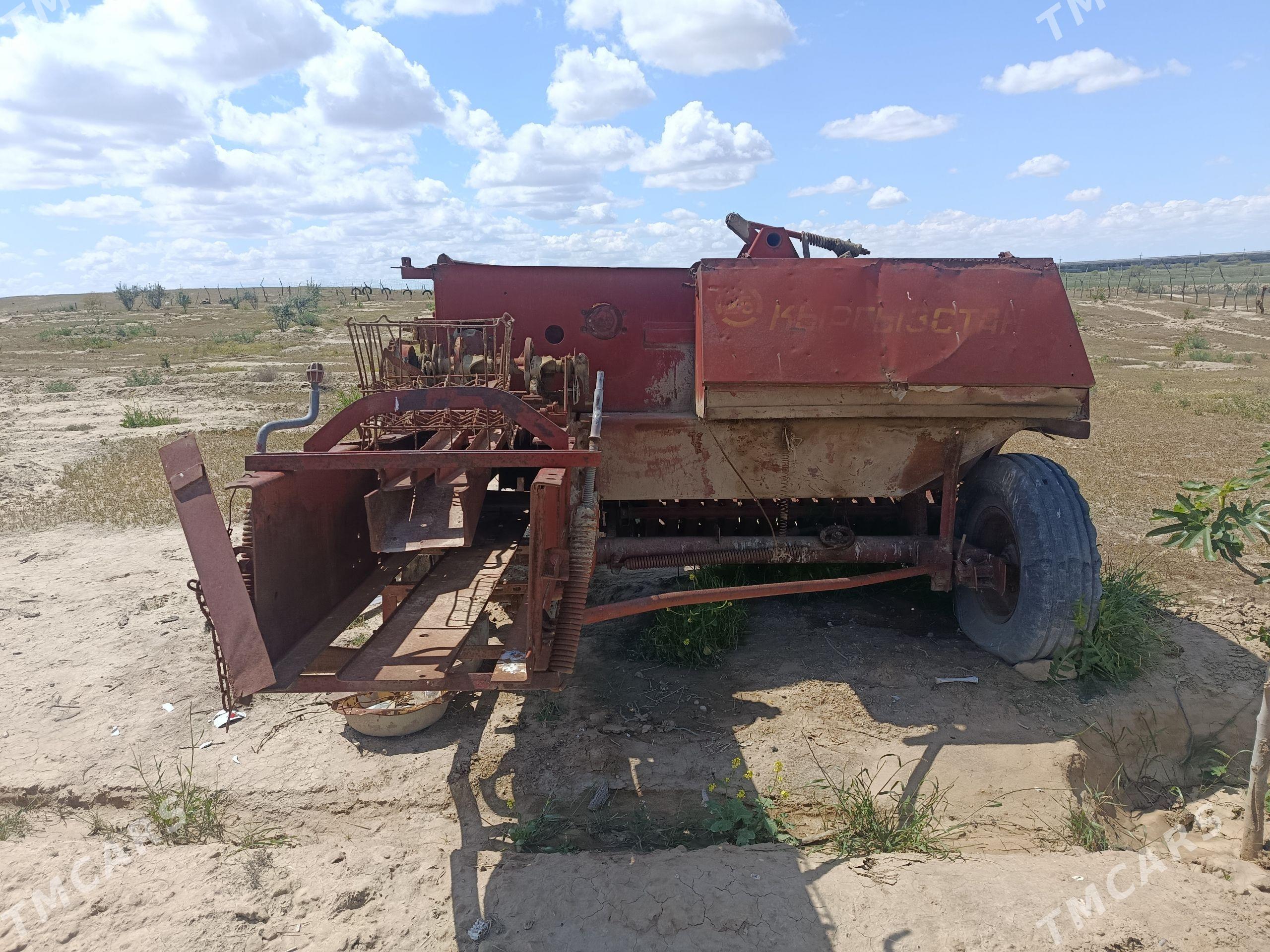MTZ T-28 2010 - 25 000 TMT - Этрек - img 1