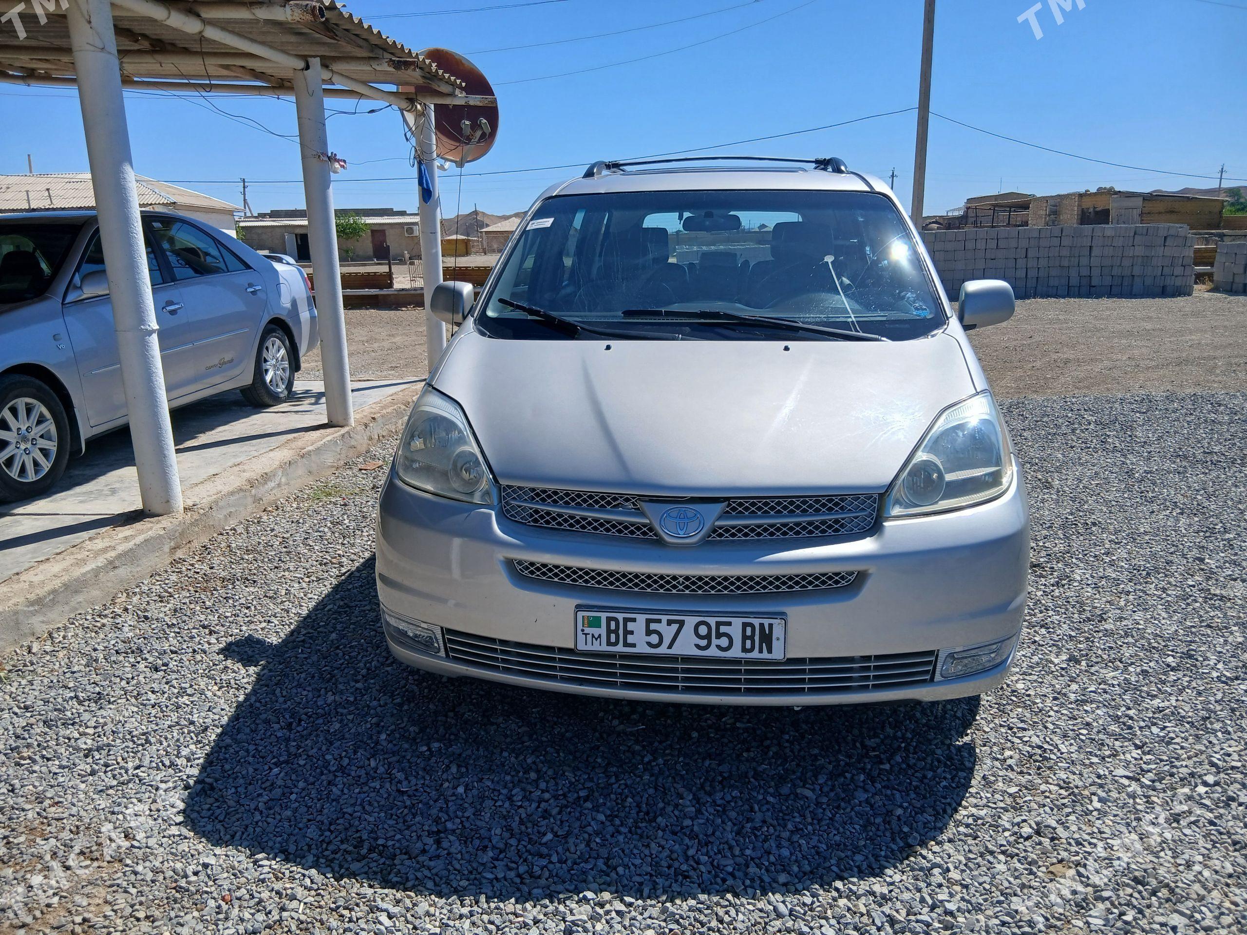 Toyota Sienna 2004 - 275 000 TMT - Гызыларбат - img 1