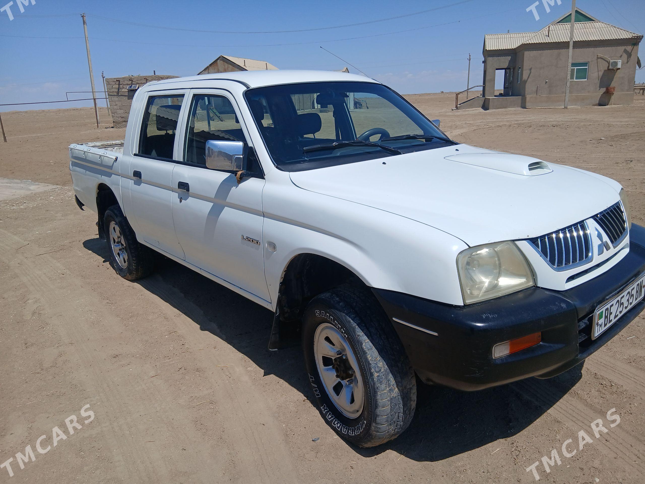 Mitsubishi Rosa 2004 - 58 000 TMT - Esenguly - img 1