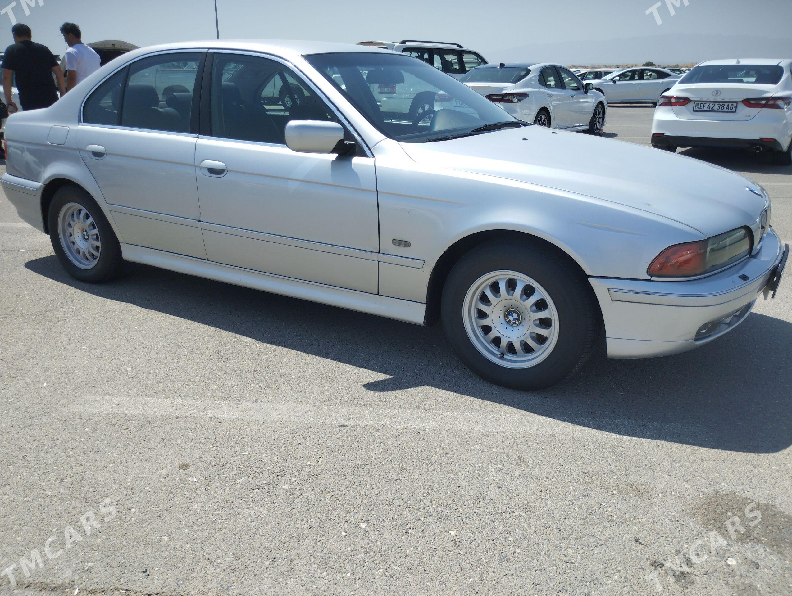 BMW E39 2000 - 135 000 TMT - Aşgabat - img 1
