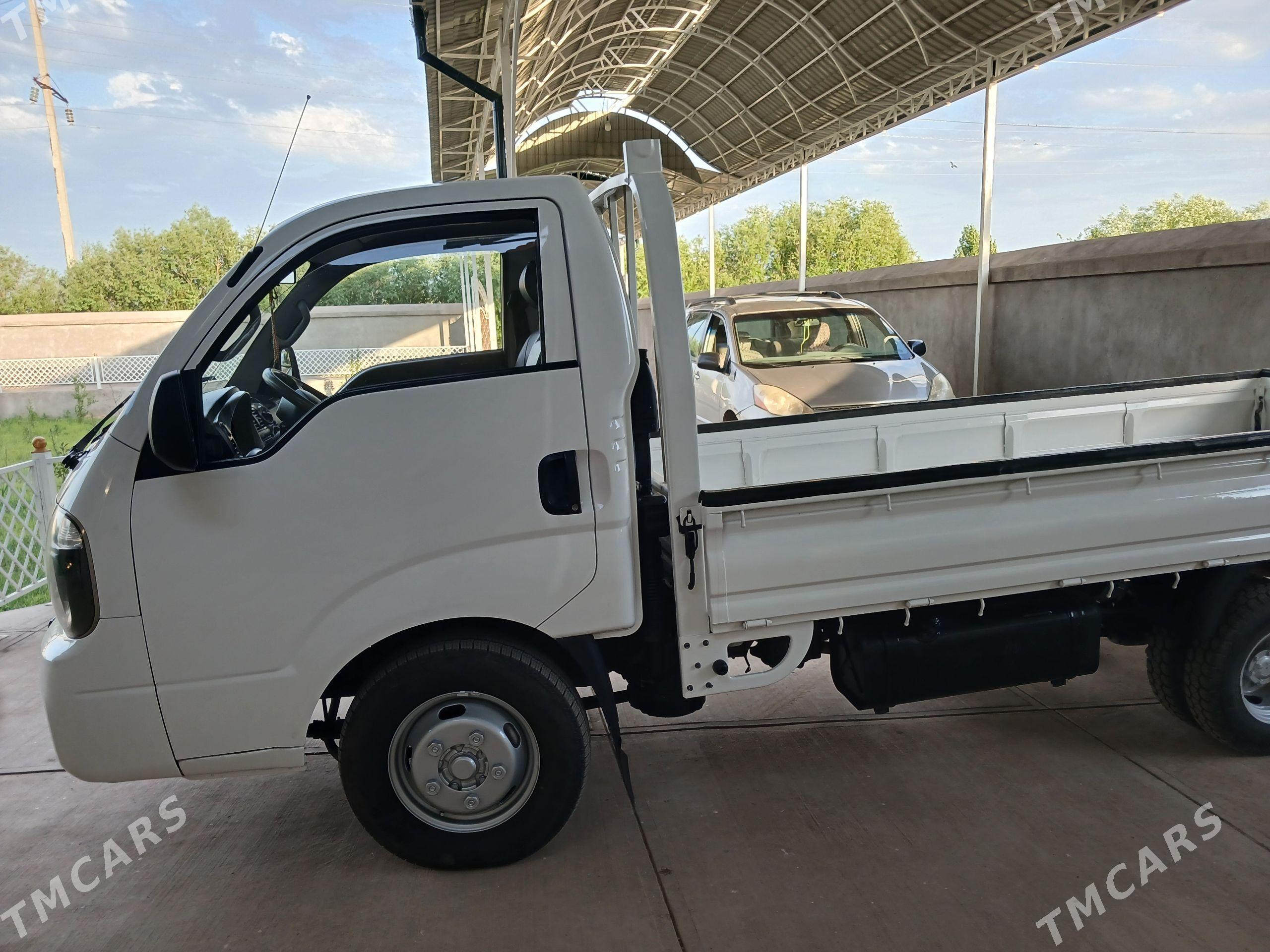 Kia Bongo 2015 - 280 000 TMT - Gubadag - img 1