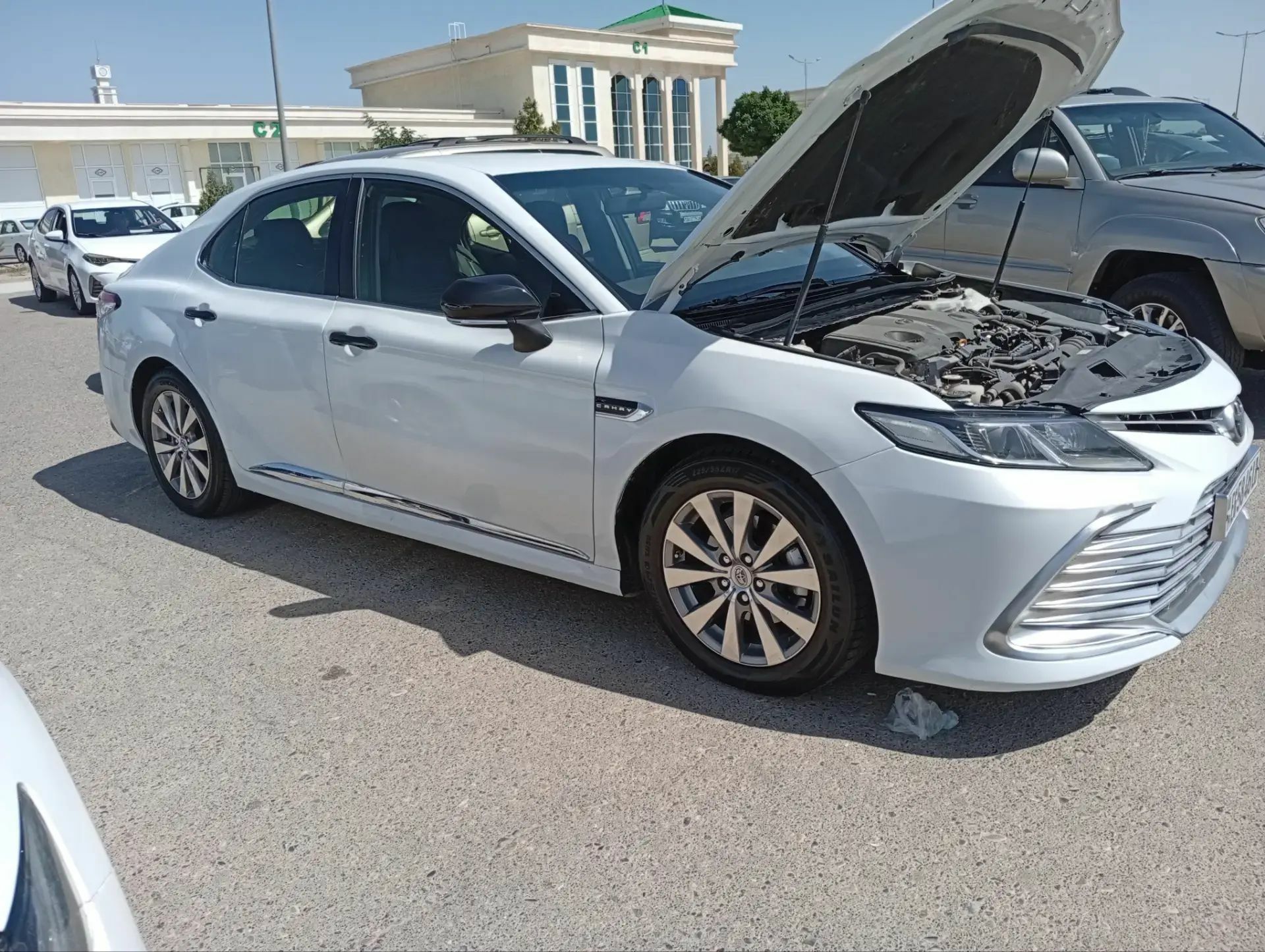 Toyota Camry Hybrid 2021 - 300 000 TMT - Туркменабат - img 1