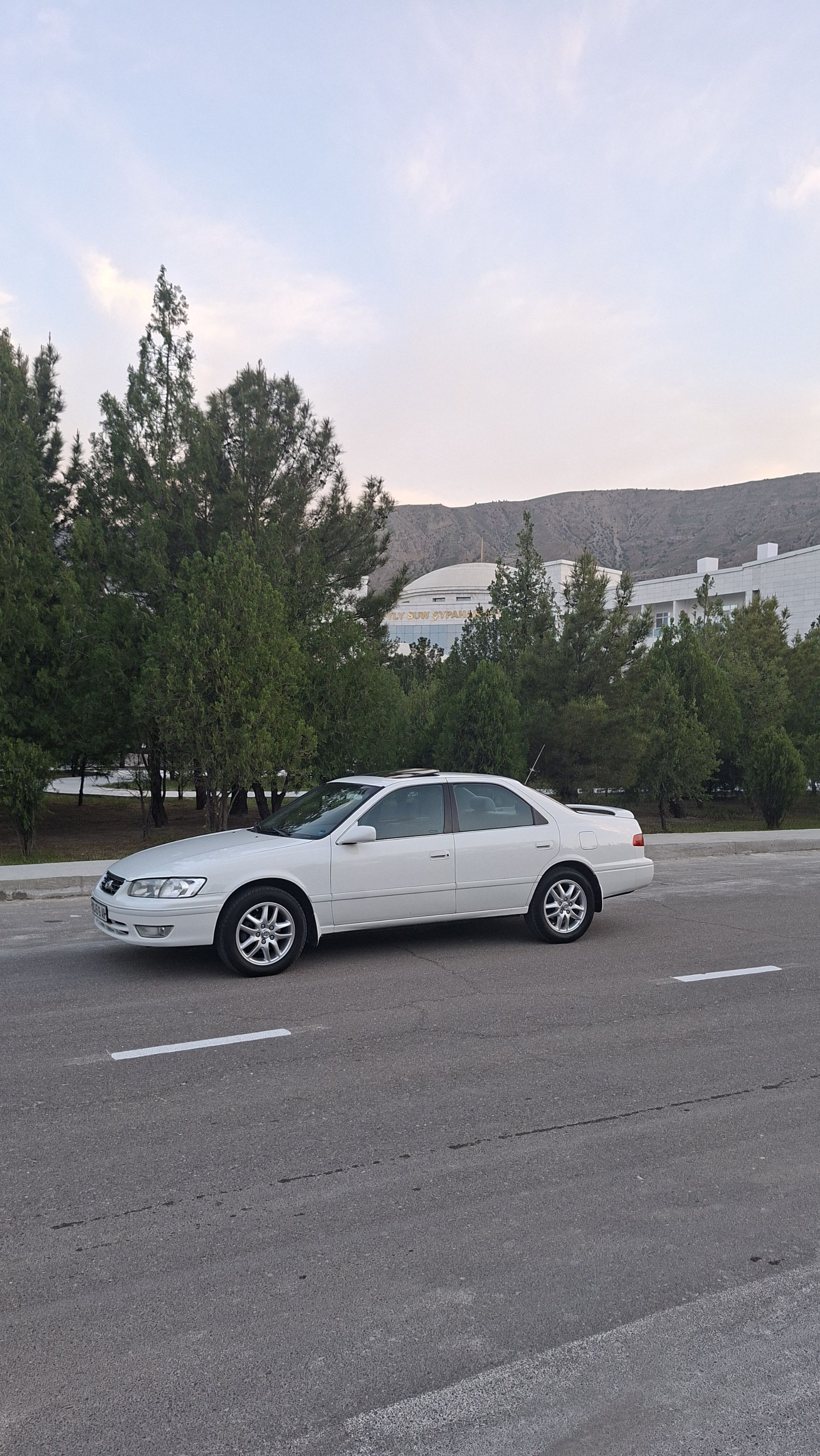 Toyota Camry 2001 - 240 000 TMT - Гёкдепе - img 1
