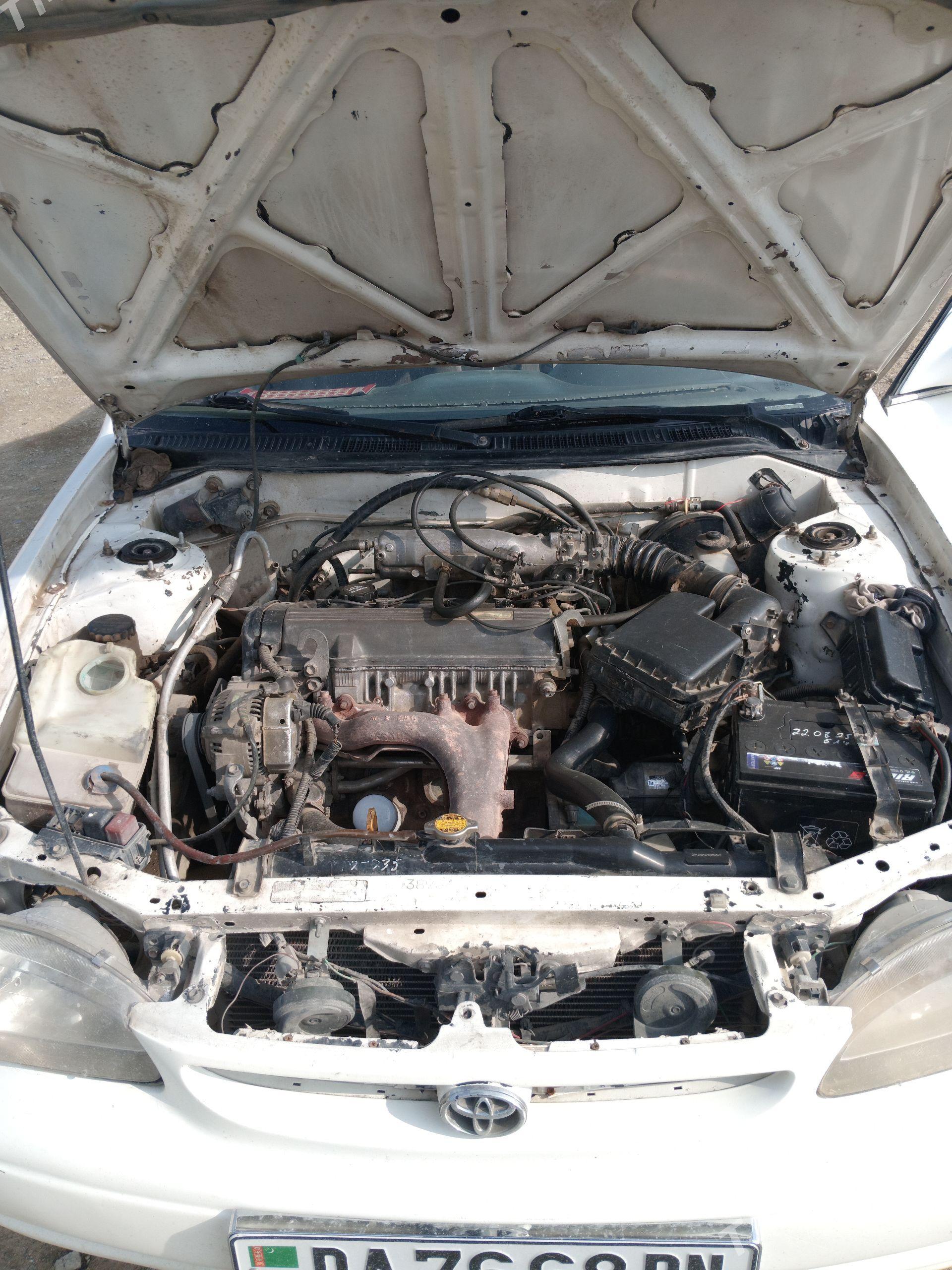 Toyota Corolla 2001 - 70 000 TMT - Берекет - img 1