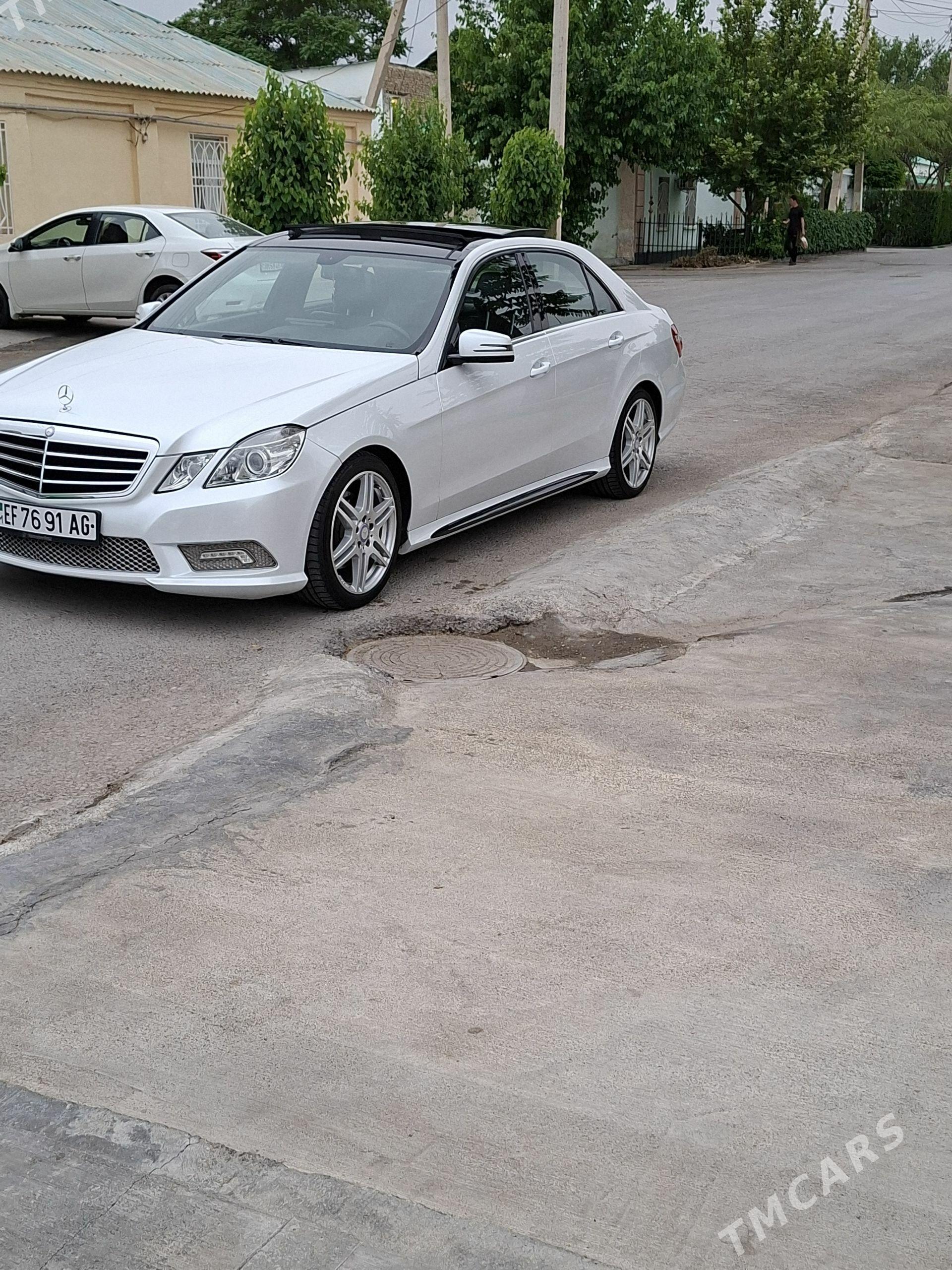 Mercedes-Benz E350 2011 - 320 000 TMT - Хитровка - img 1