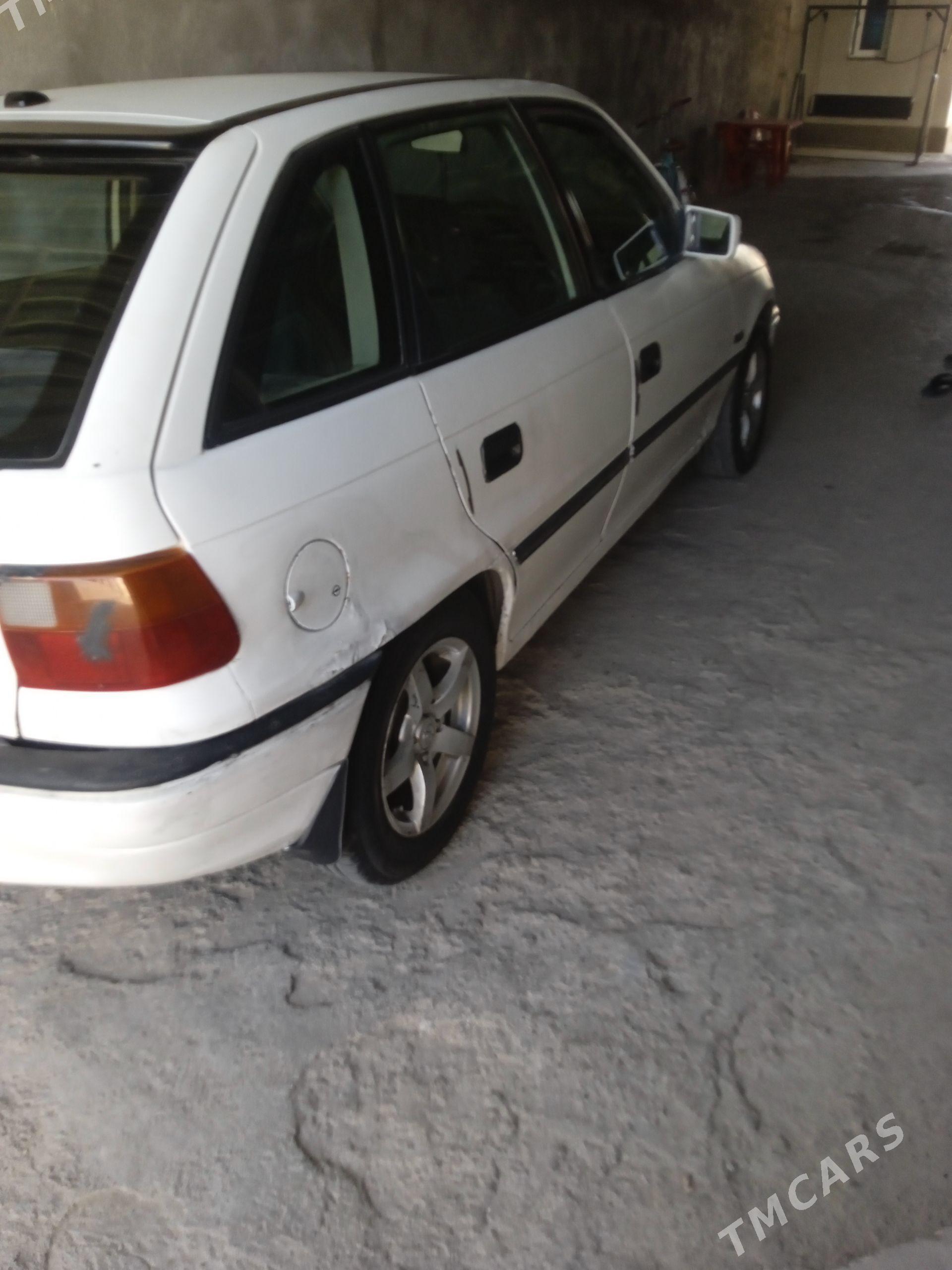 Opel Astra 1993 - 40 000 TMT - Рухабат (90-й разьезд) - img 1