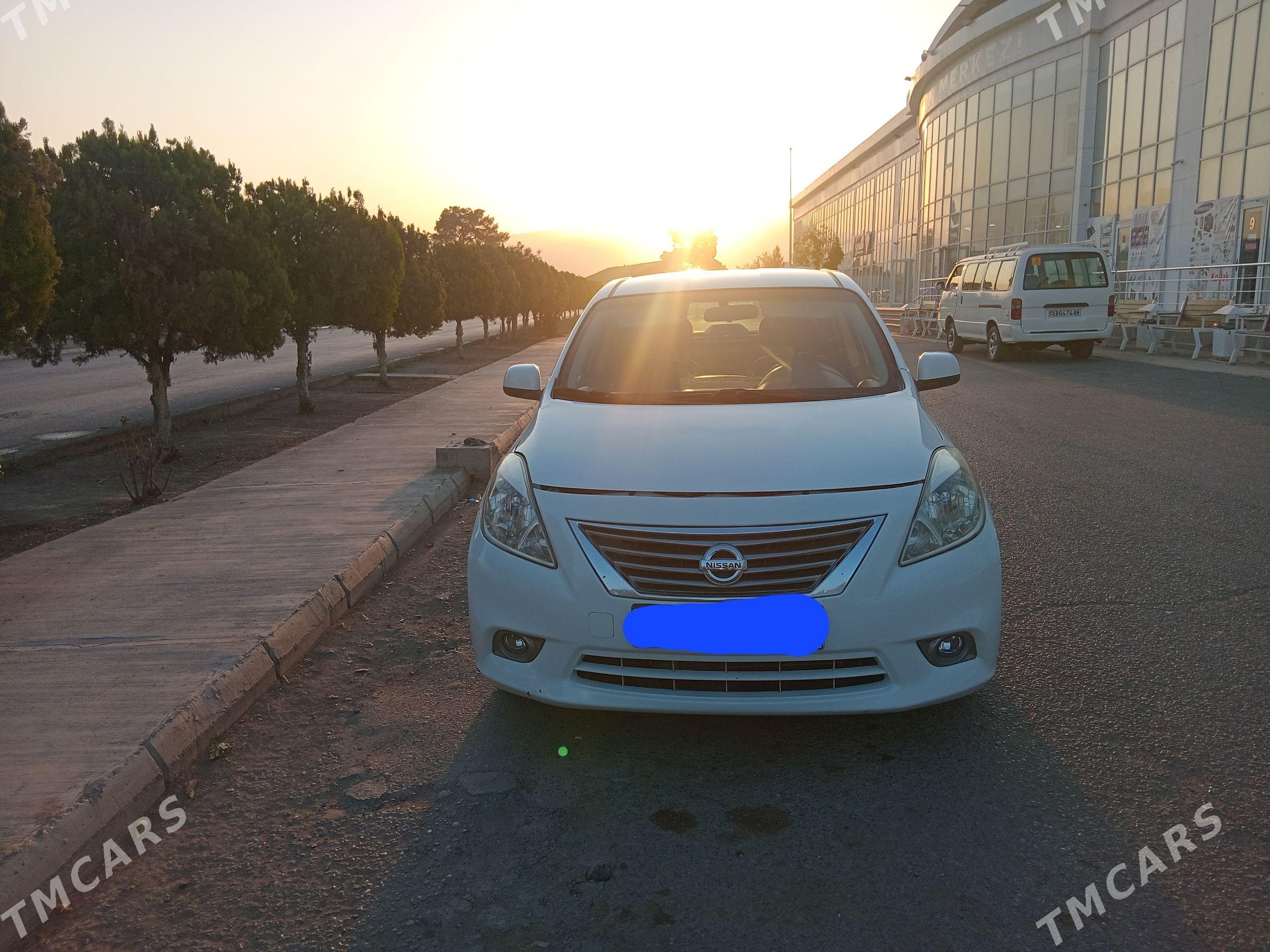 Nissan Versa 2011 - 120 000 TMT - Гёкдепе - img 1
