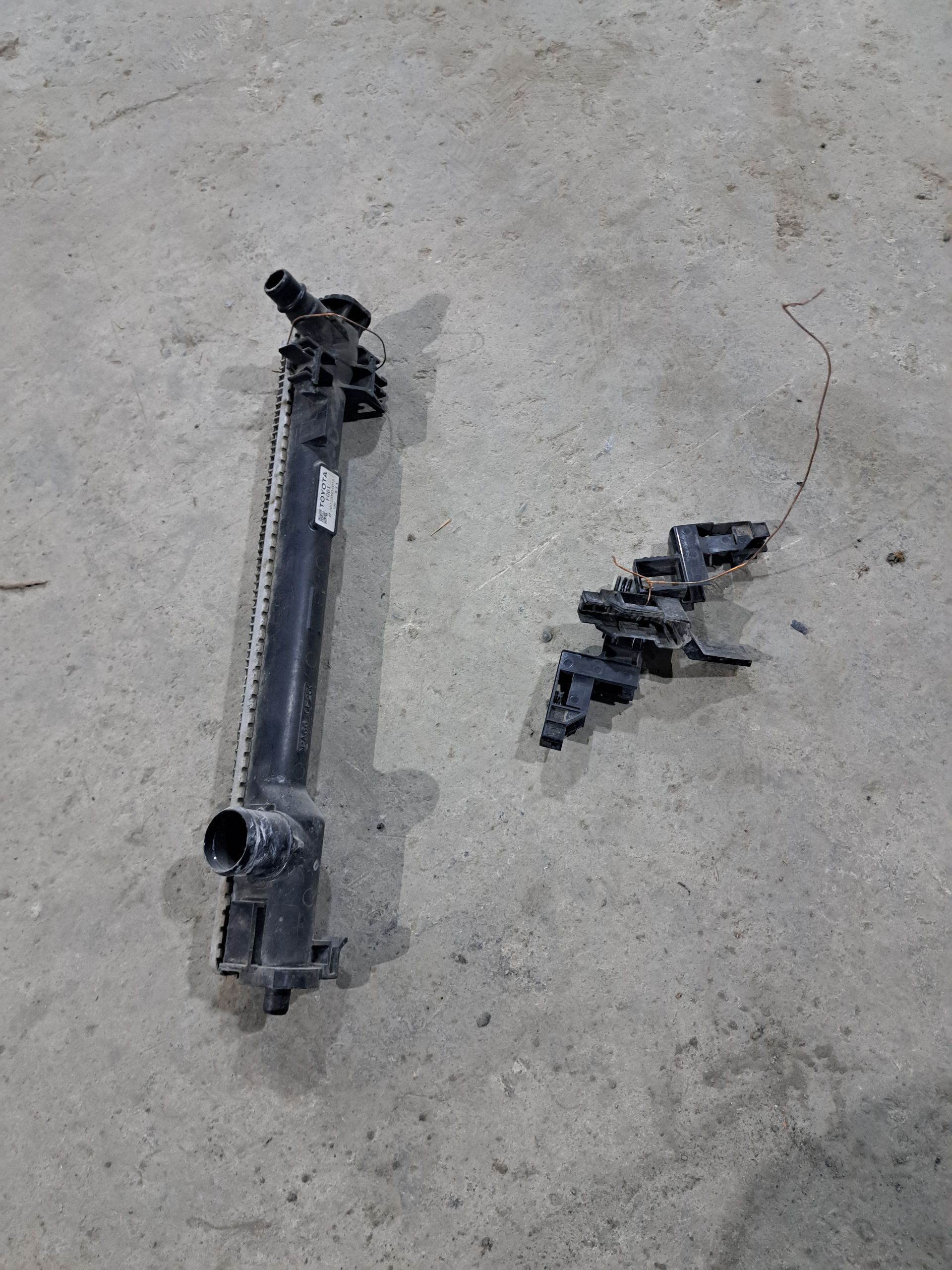 Camry radiator wanna 22y 480 TMT - Hitrowka - img 1