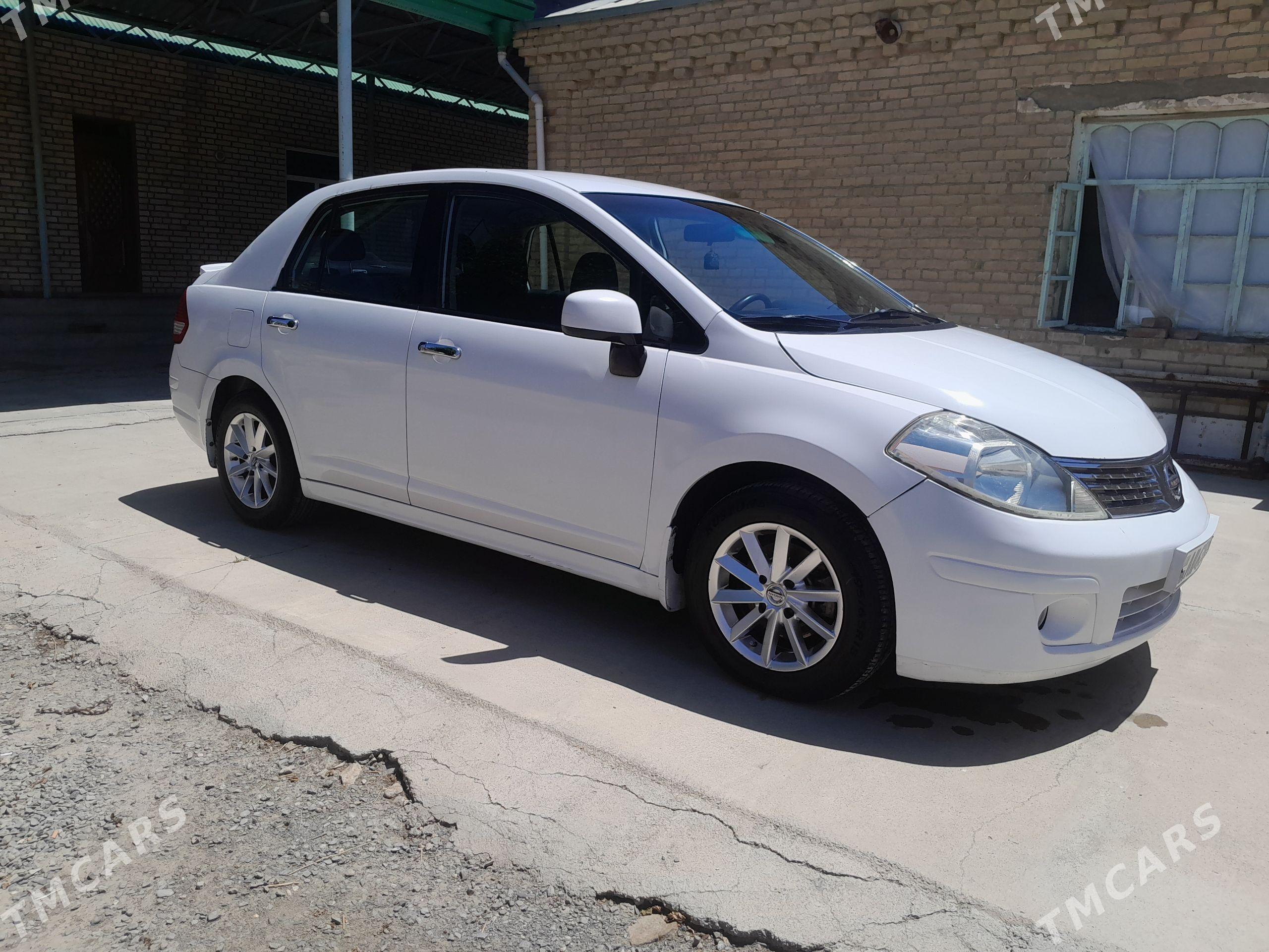 Nissan Versa 2010 - 134 000 TMT - Bäherden - img 1