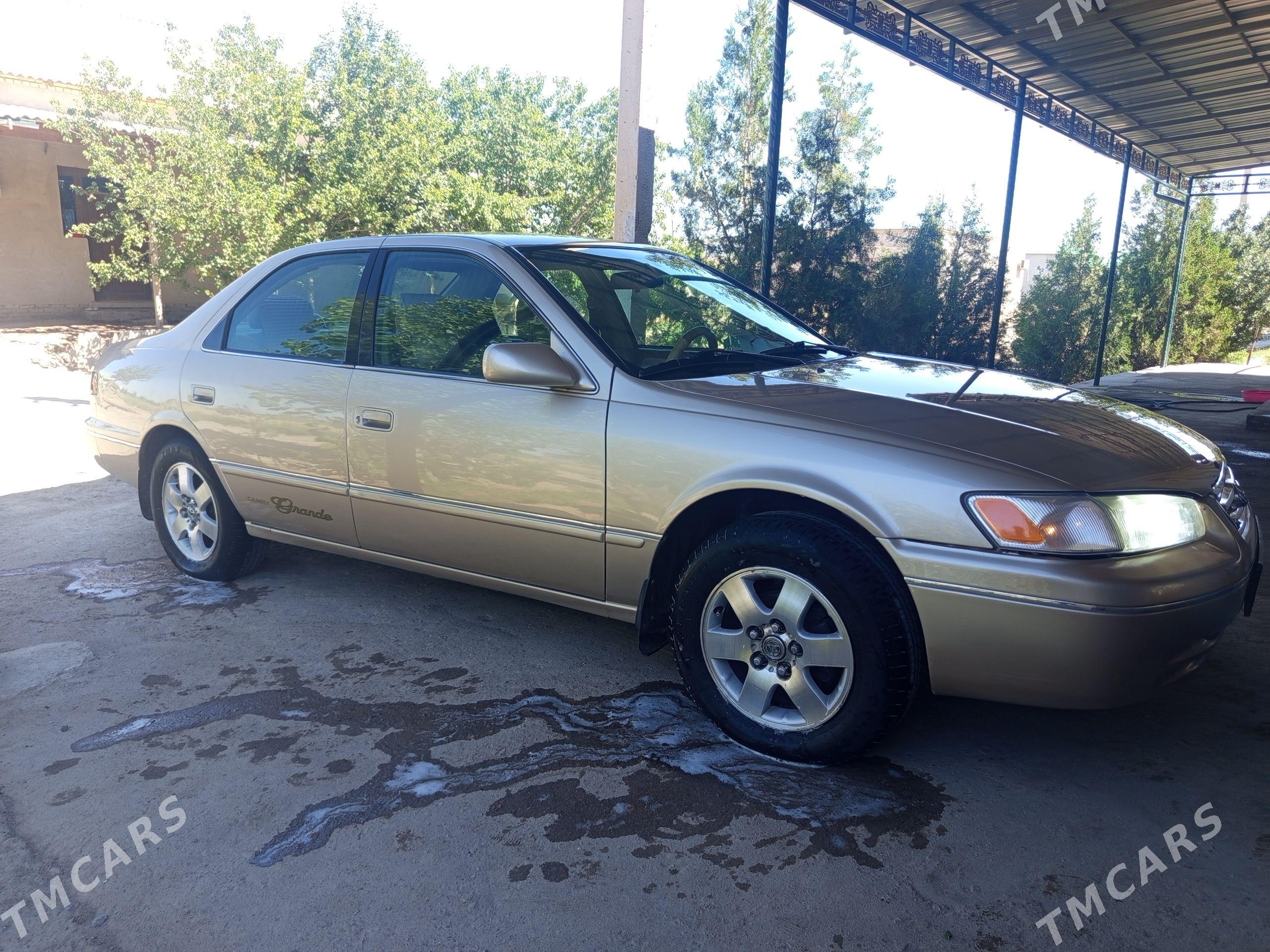 Toyota Camry 1998 - 166 000 TMT - Şabat etr. - img 1