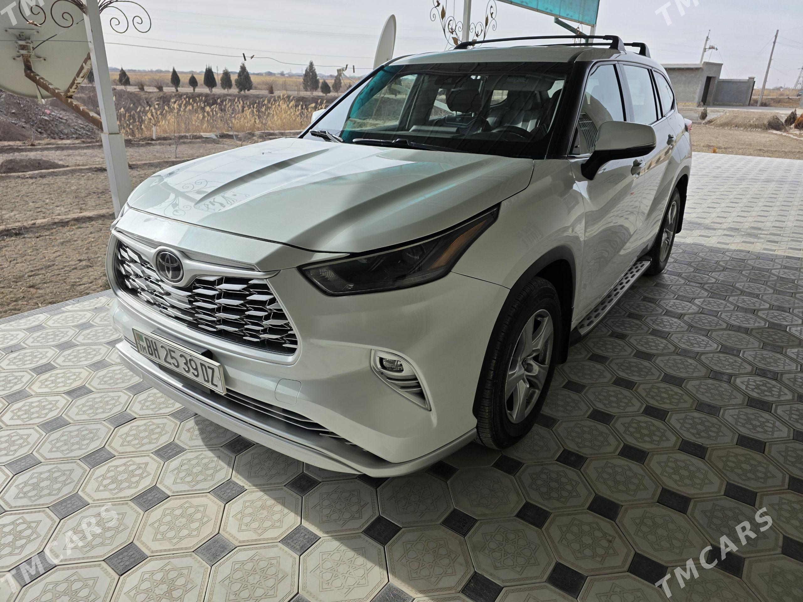 Toyota Highlander 2022 - 580 000 TMT - Şabat etr. - img 1